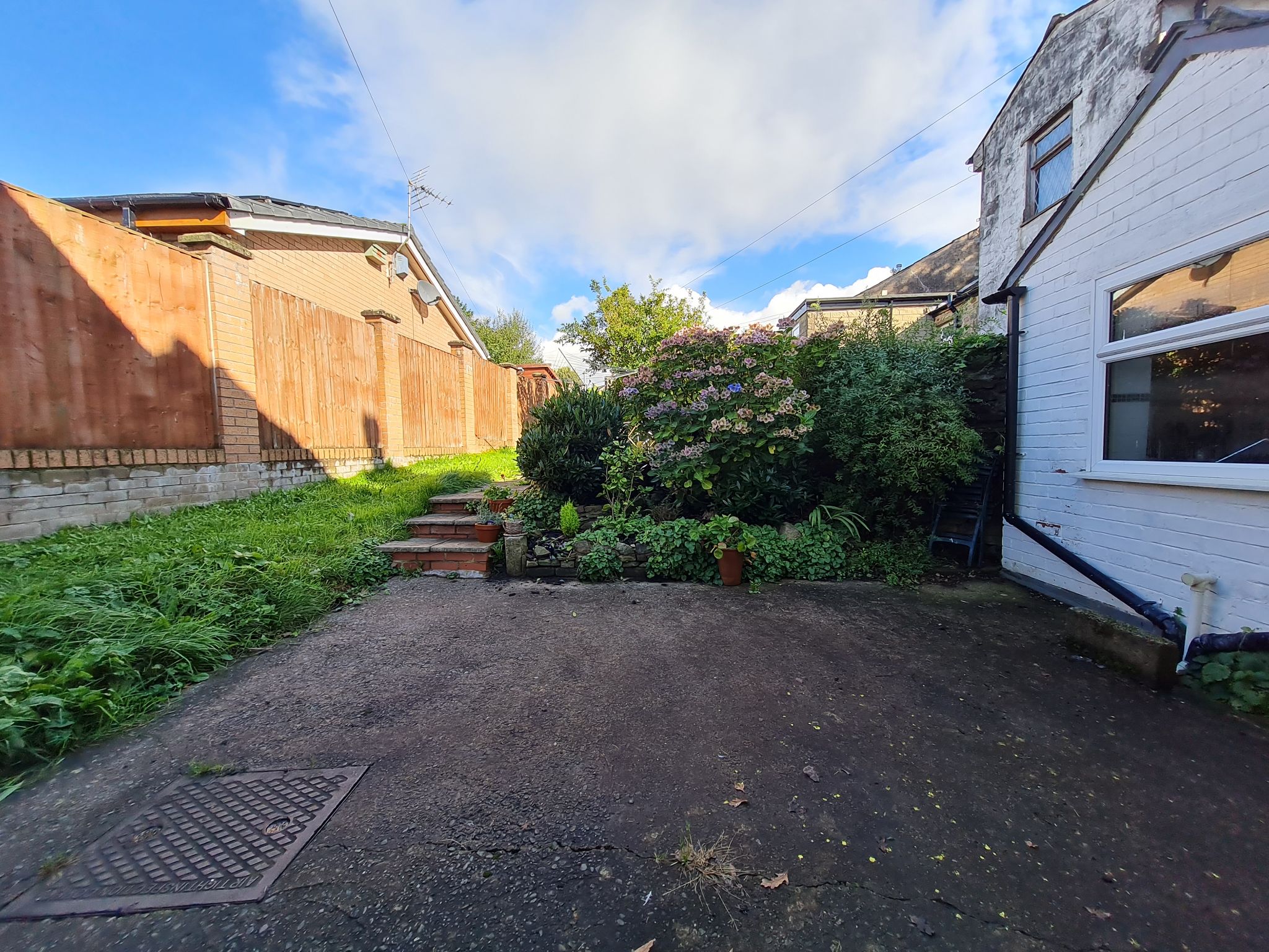 2 bedroom cottage house To Let in Chorley - back garden