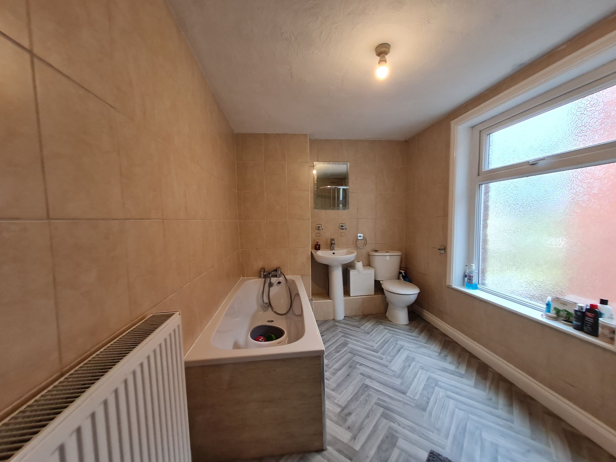 3 bedroom mid terraced house Let in Chorley - family bathroom