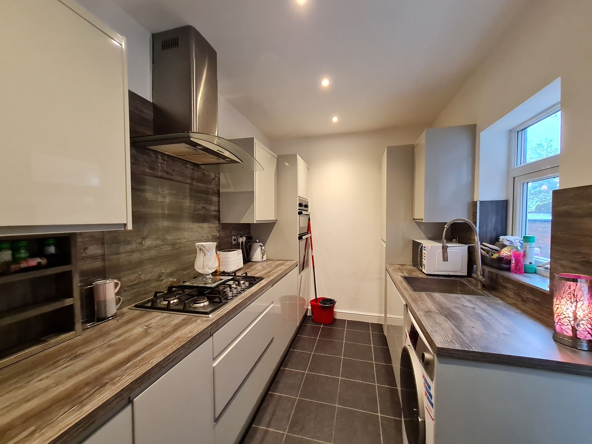 3 bedroom mid terraced house Let in Chorley - Kitchen