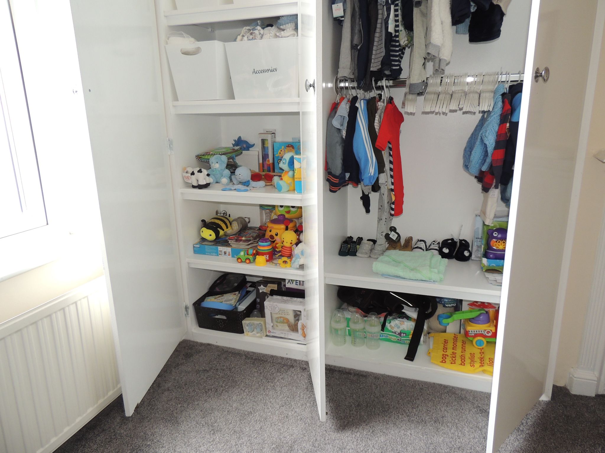 3 bedroom mid terraced house Let in Chorley - back bedroom