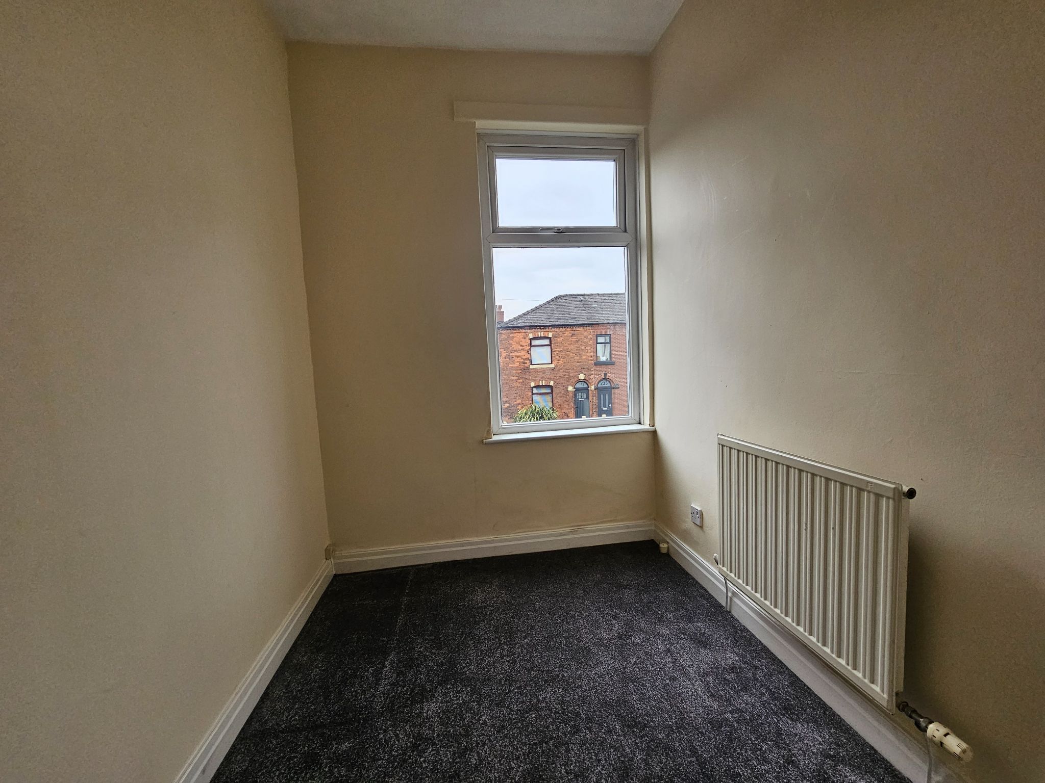 3 bedroom mid terraced house Let in Chorley - Third bedroom