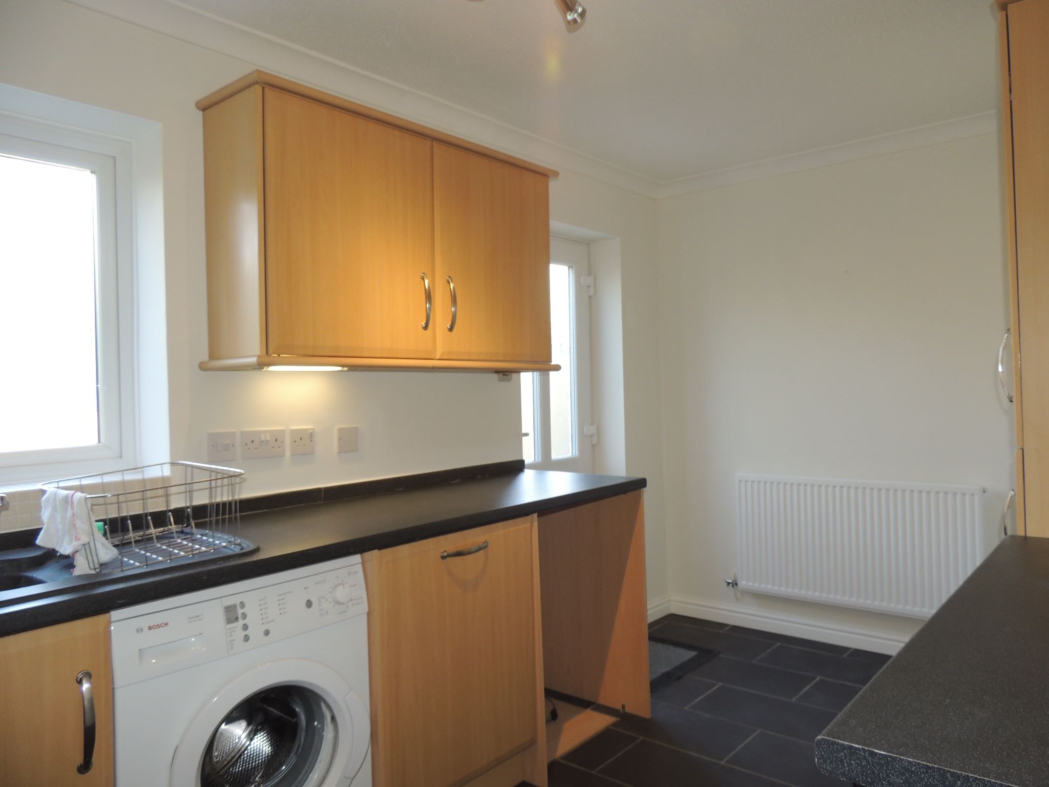 3 bedroom semi-detached house Let in Chorley - kitchen