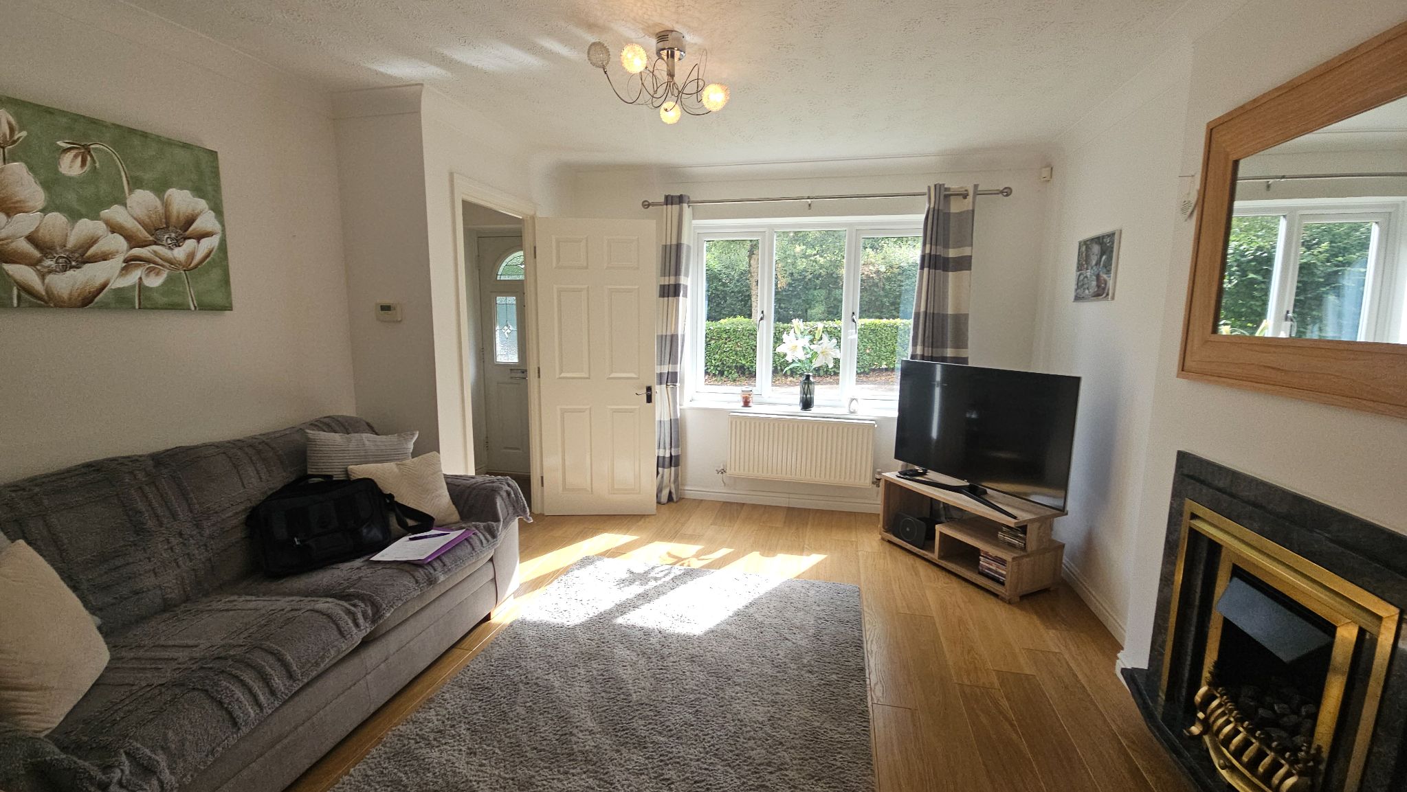 3 bedroom semi-detached house Let in Chorley - lounge