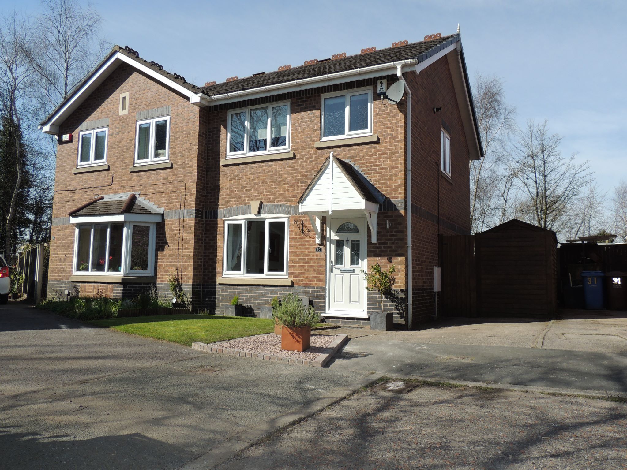 3 bedroom semi-detached house Let in Chorley - Front