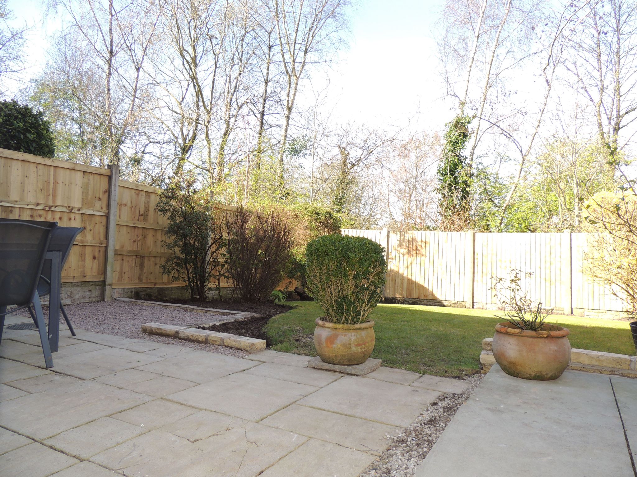 3 bedroom semi-detached house Let in Chorley - garden