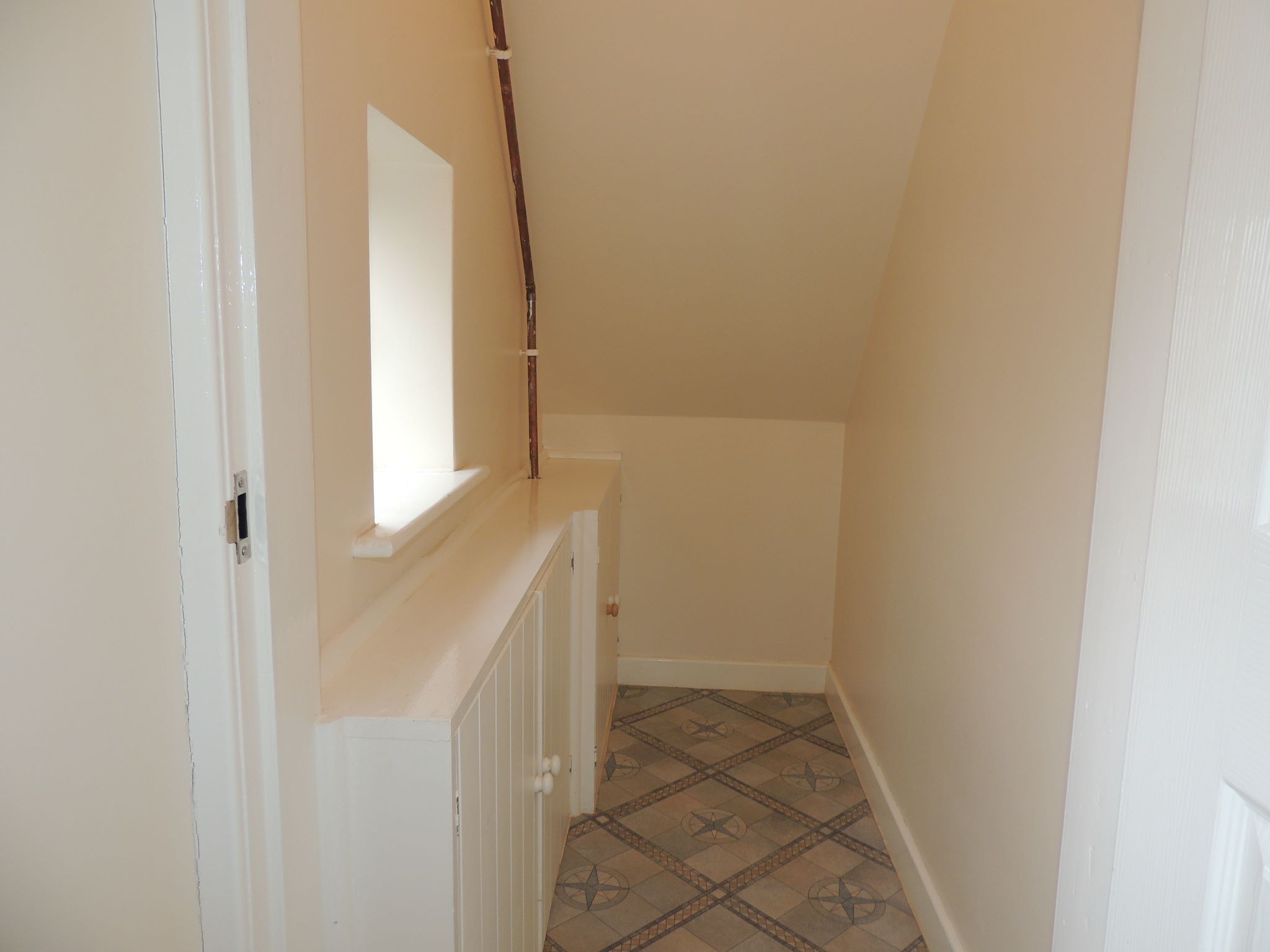 3 bedroom detached house Let in Chorley - Under stairs storage