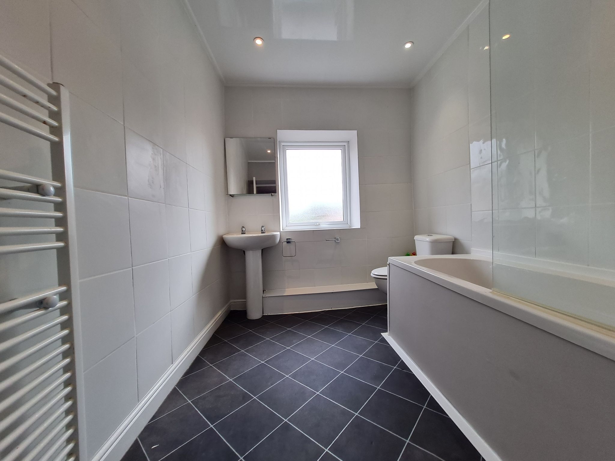 2 bedroom apartment flat/apartment To Let in Chorley - bathroom