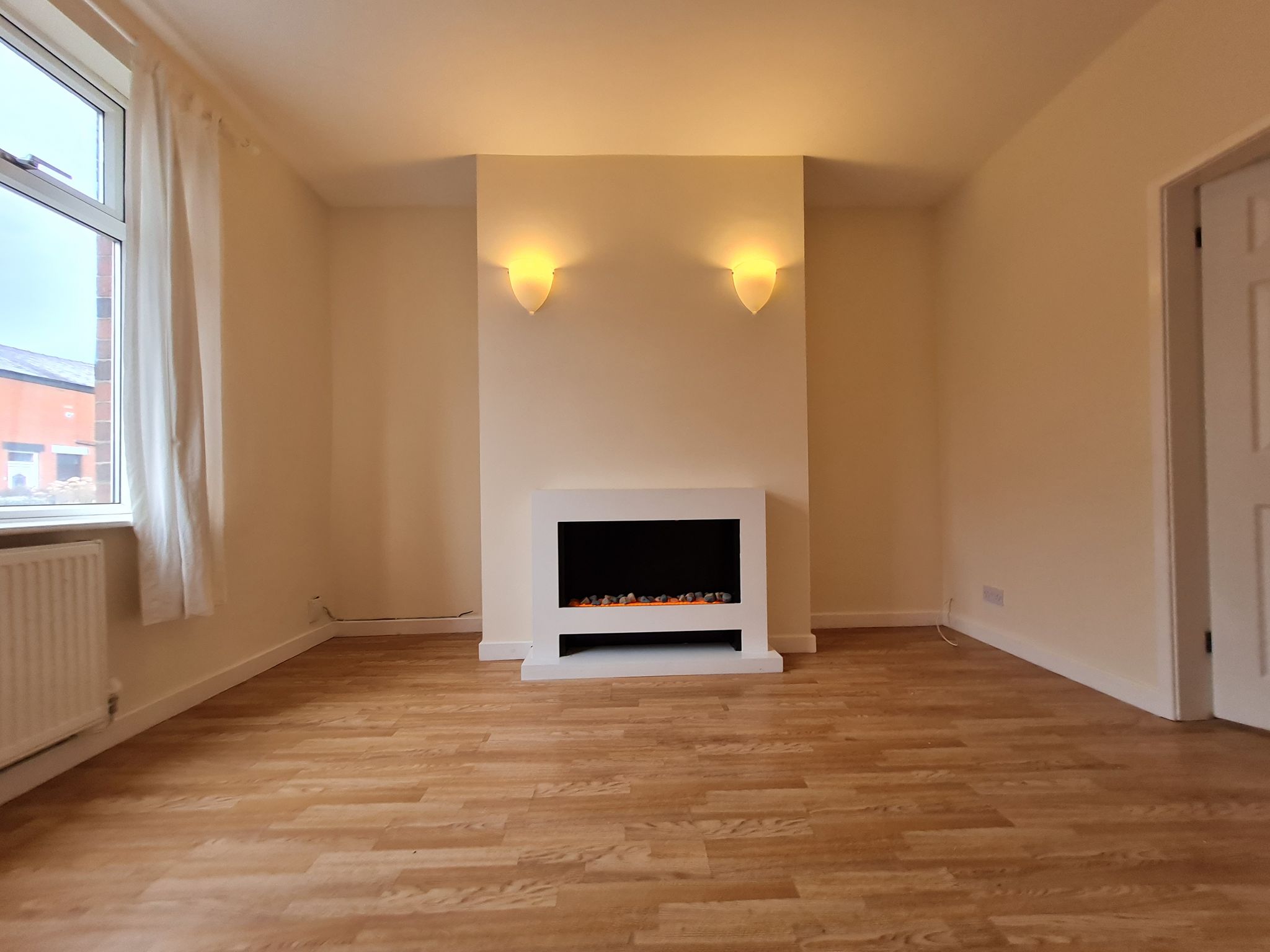 3 bedroom mid terraced house Let in Chorley - Lounge