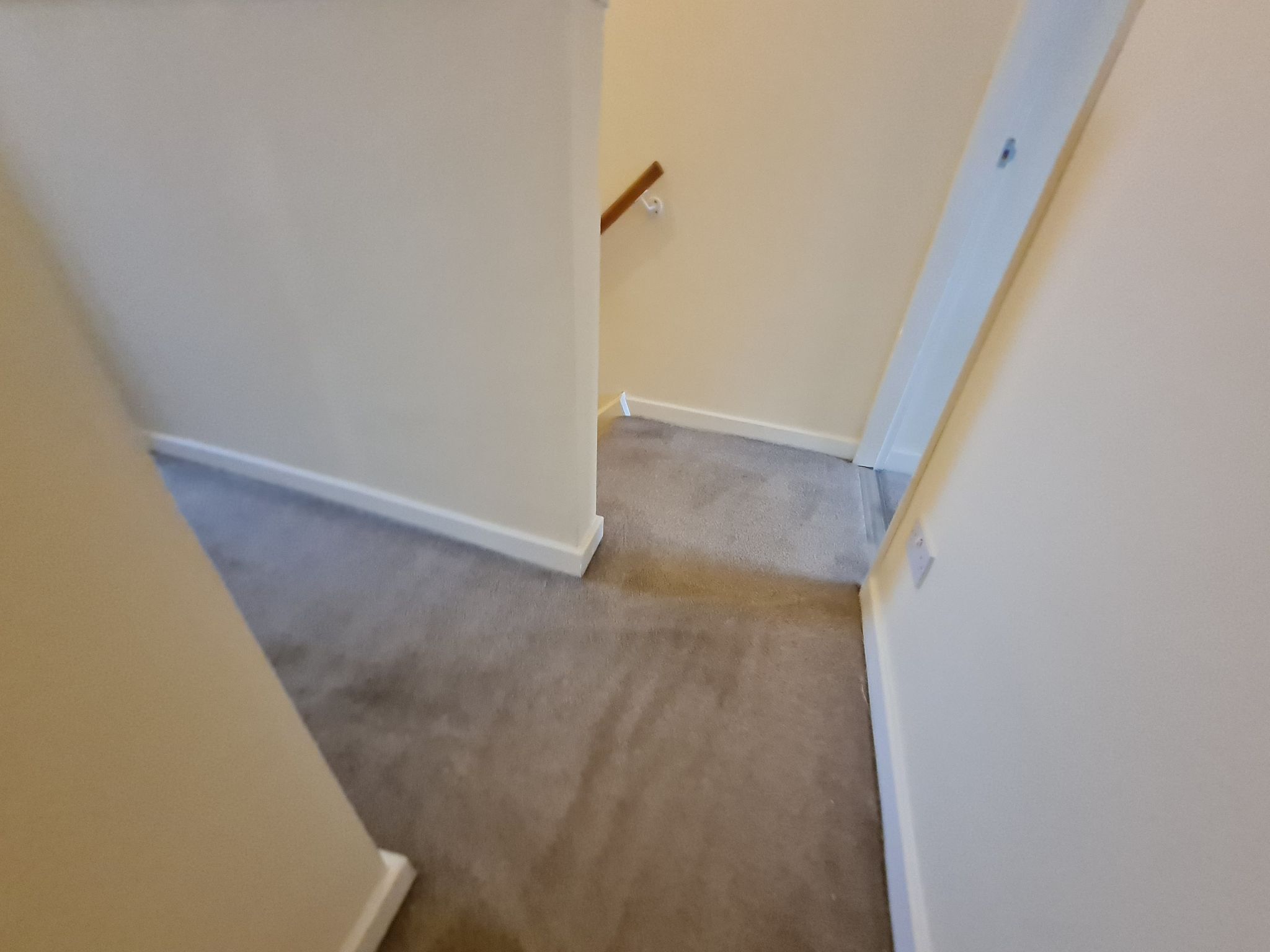 3 bedroom mid terraced house Let in Chorley - hallway
