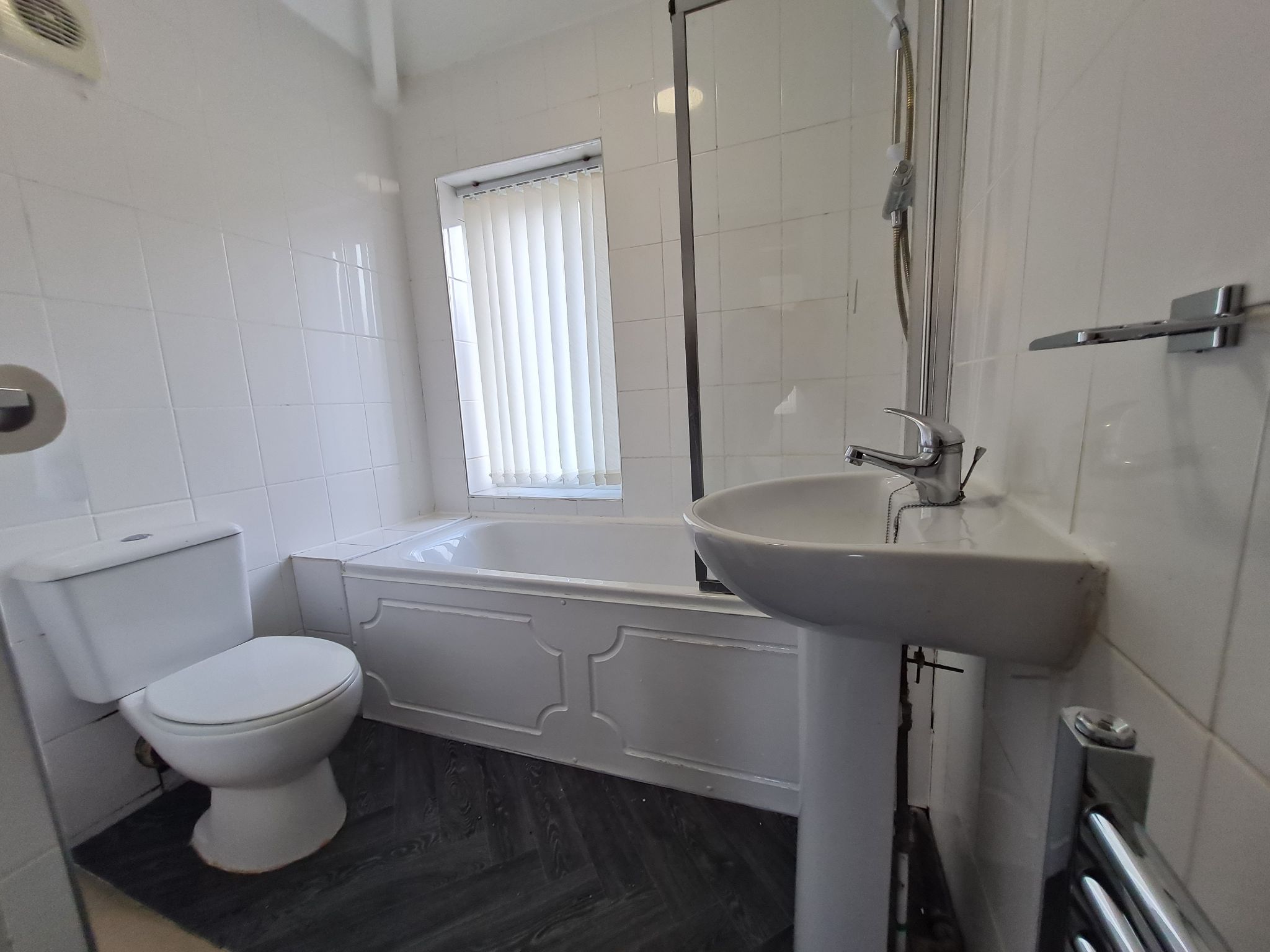 3 bedroom semi-detached house Let Agreed in Chorley - bathroom