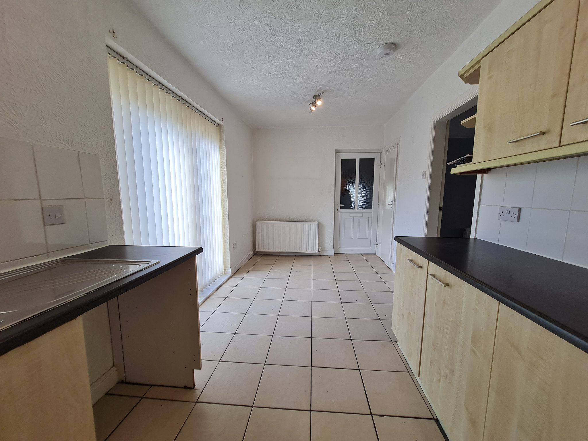 3 bedroom semi-detached house Let Agreed in Chorley - Kitchen