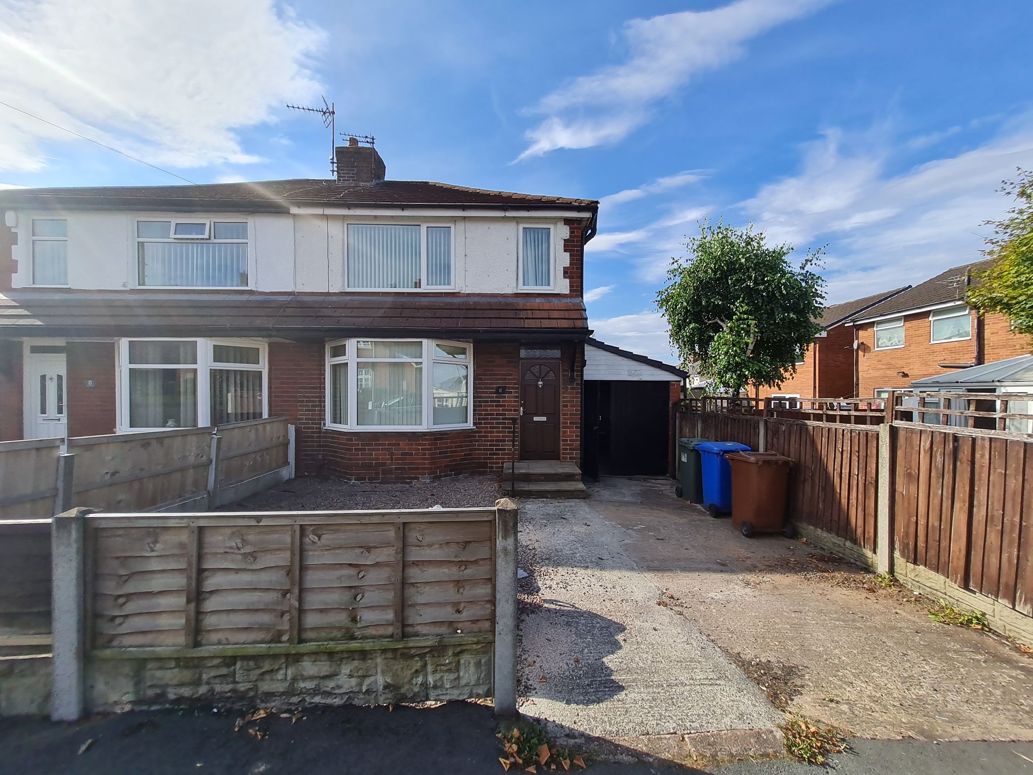 3 bedroom semi-detached house Let Agreed in Chorley - Front