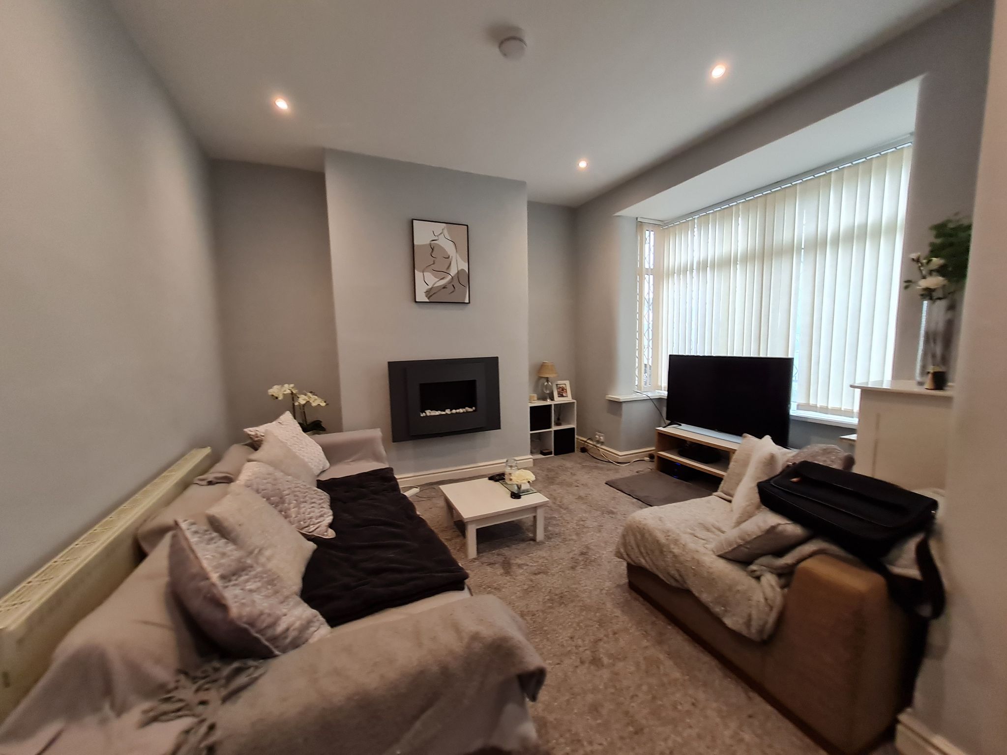 2 bedroom mid terraced house Let in Chorley - Property photograph