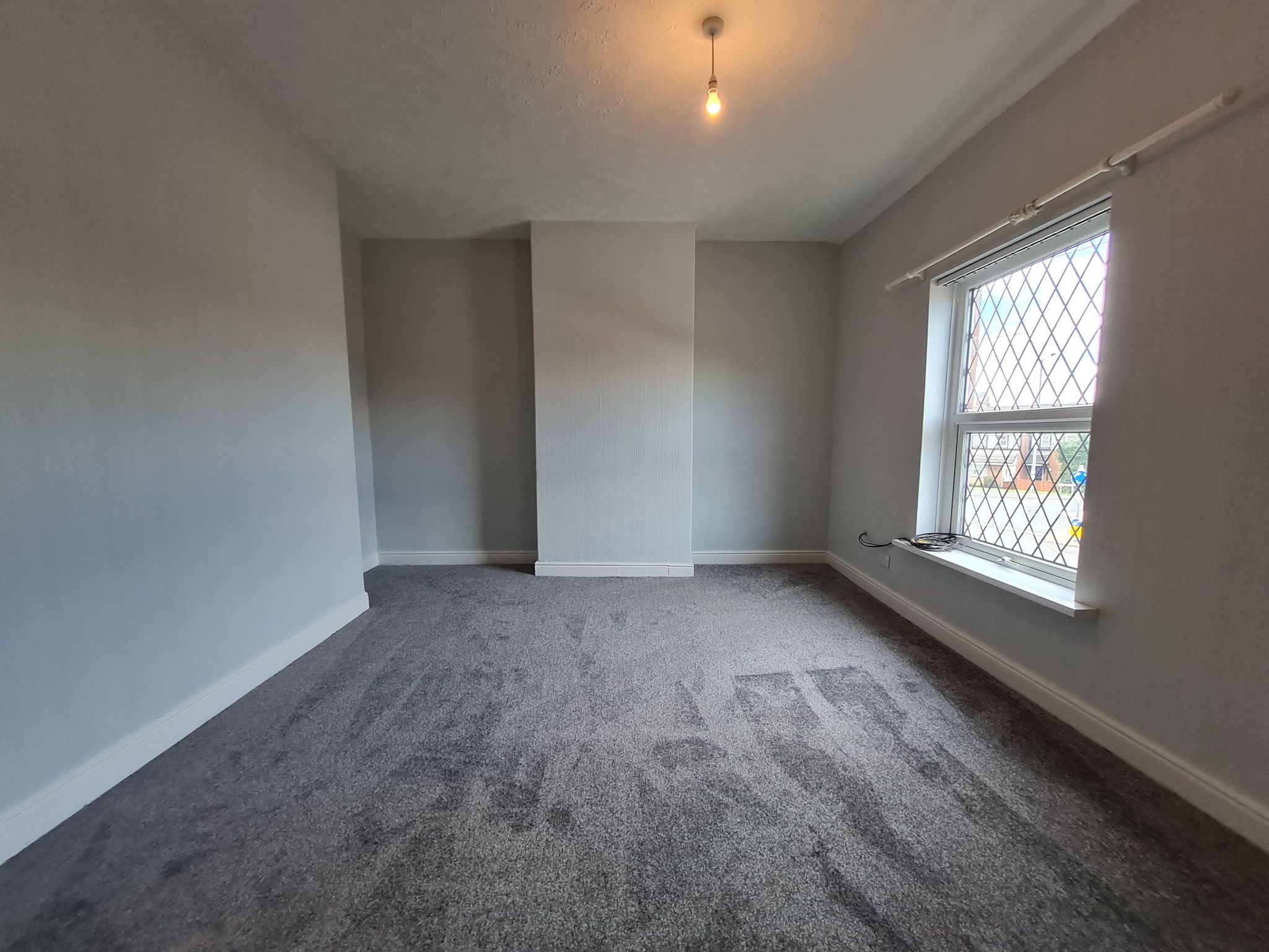 2 bedroom mid terraced house Let in Chorley - front bedroom