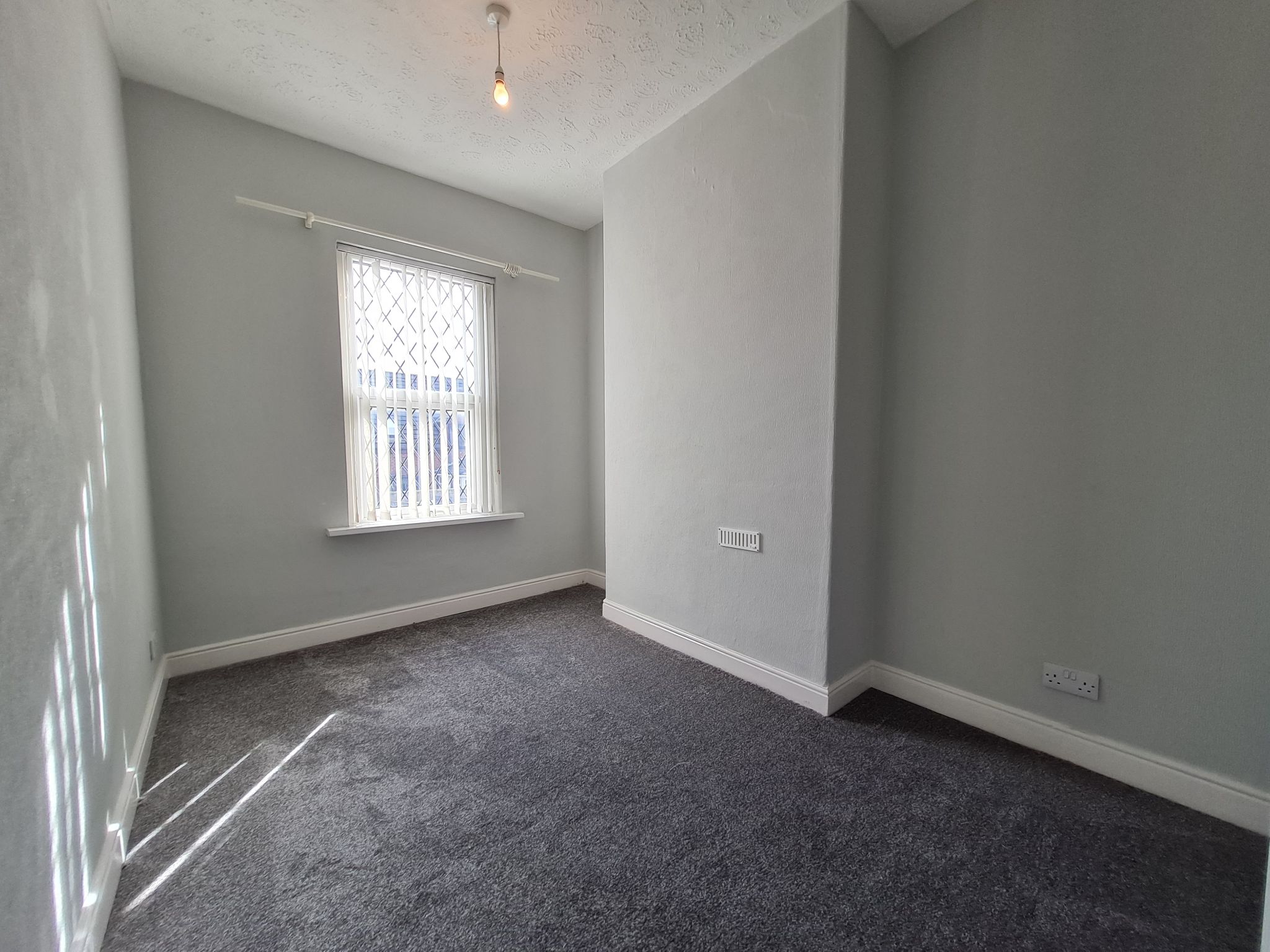 2 bedroom mid terraced house Let in Chorley - back bedroom