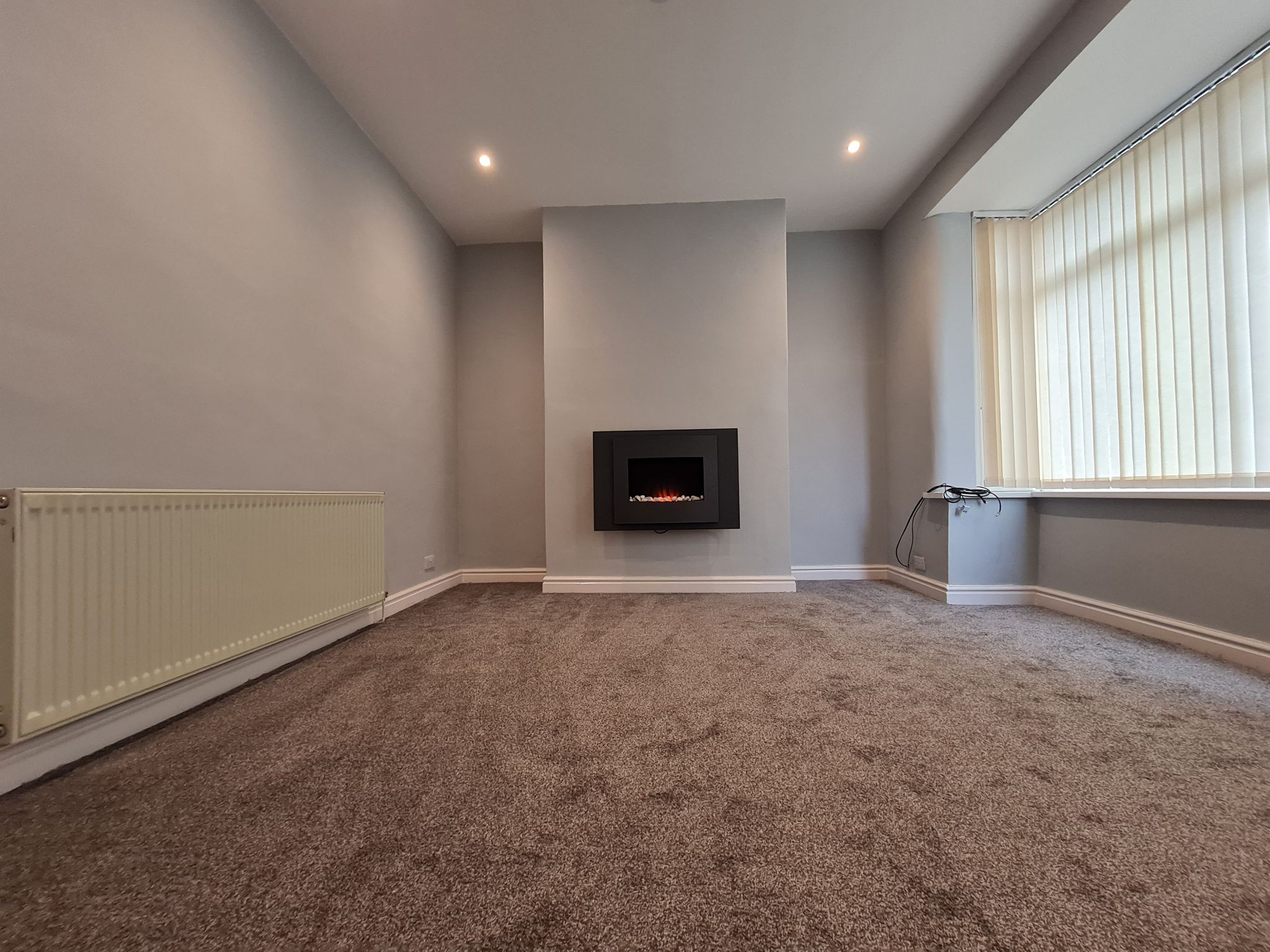 2 bedroom mid terraced house Let in Chorley - lounge