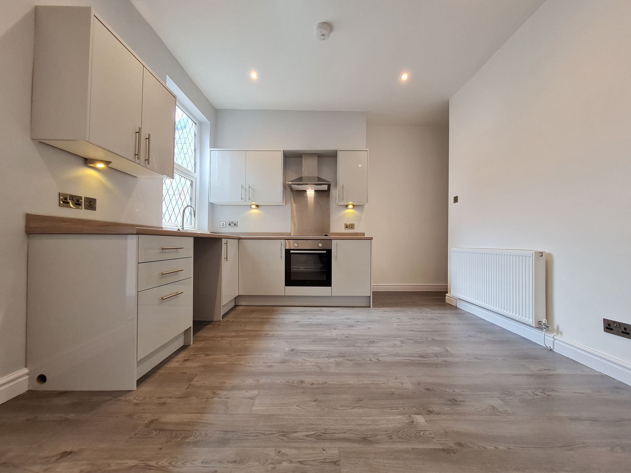 2 bedroom mid terraced house Let in Chorley - Kitchen/Dinning room