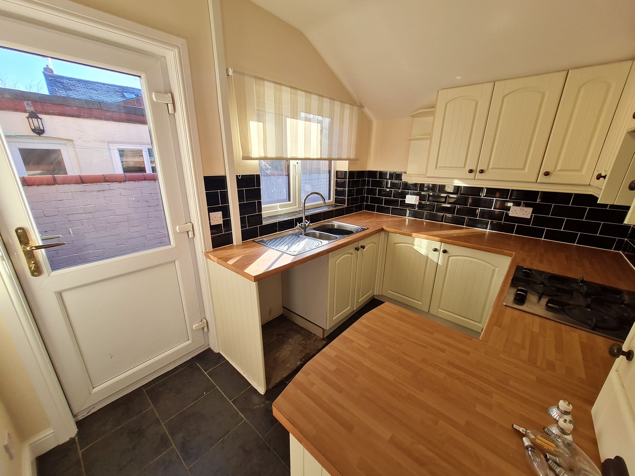 3 bedroom mid terraced house To Let in Chorley - Kitchen