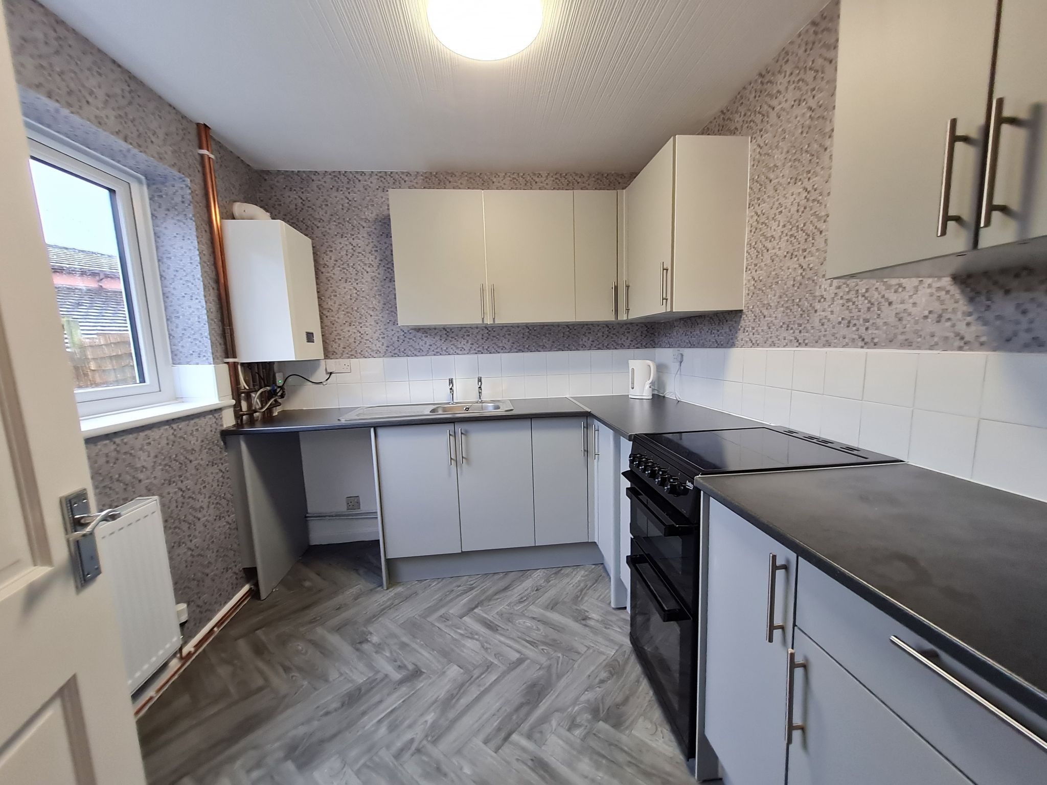 2 bedroom apartment flat/apartment To Let in Chorley - New Kitchen