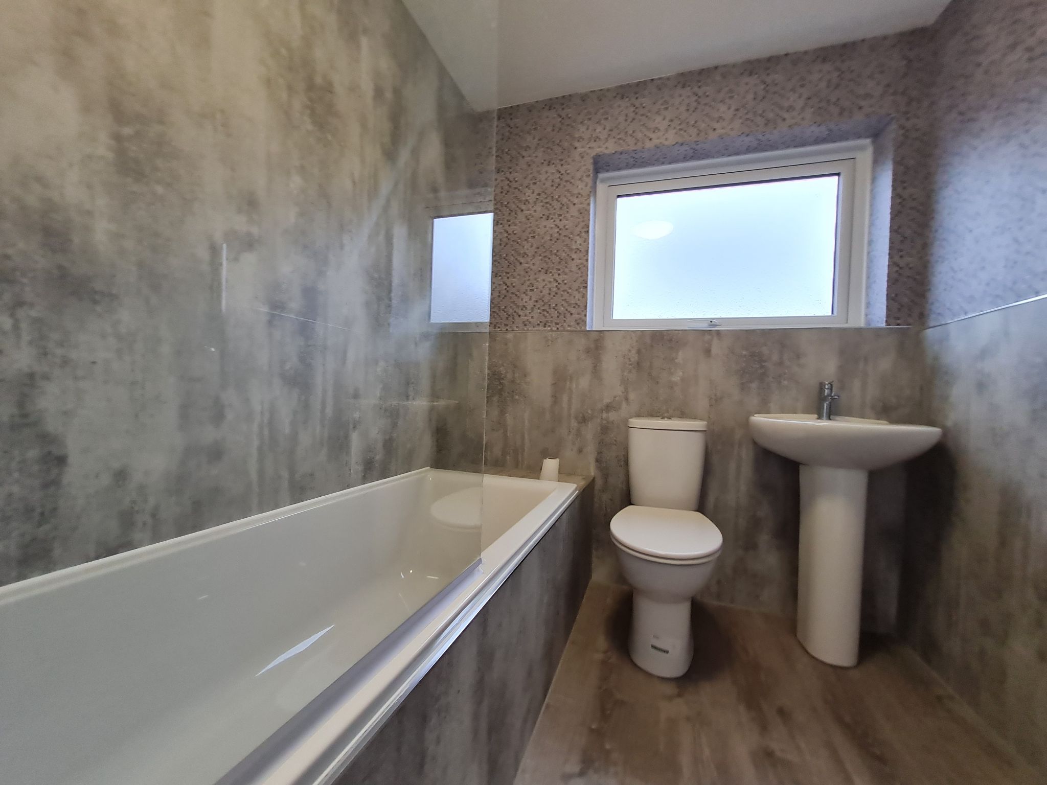 2 bedroom flat flat/apartment Let in Chorley - new bathroom