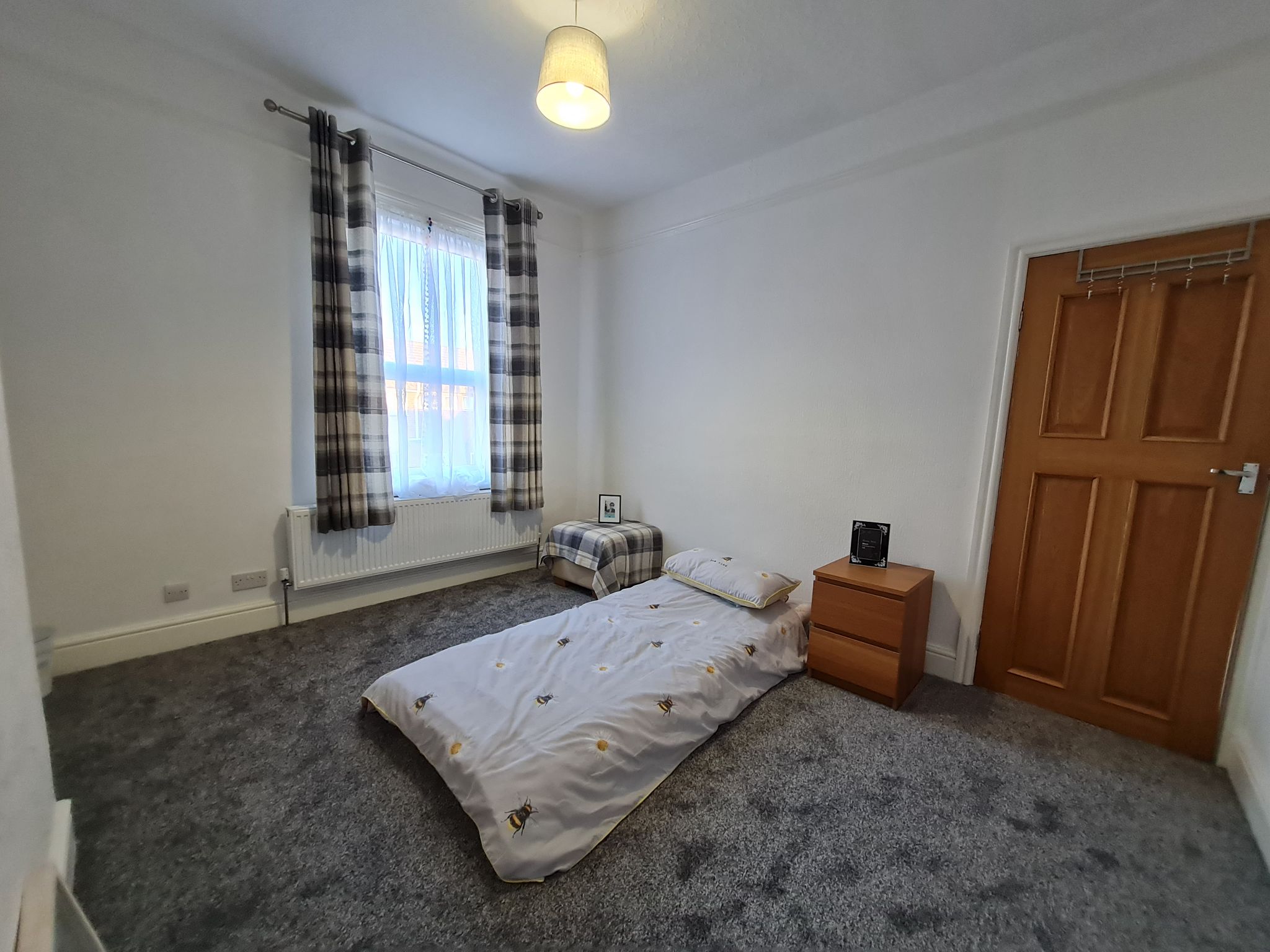 3 bedroom end terraced house Let in South Ribble - Double bedroom