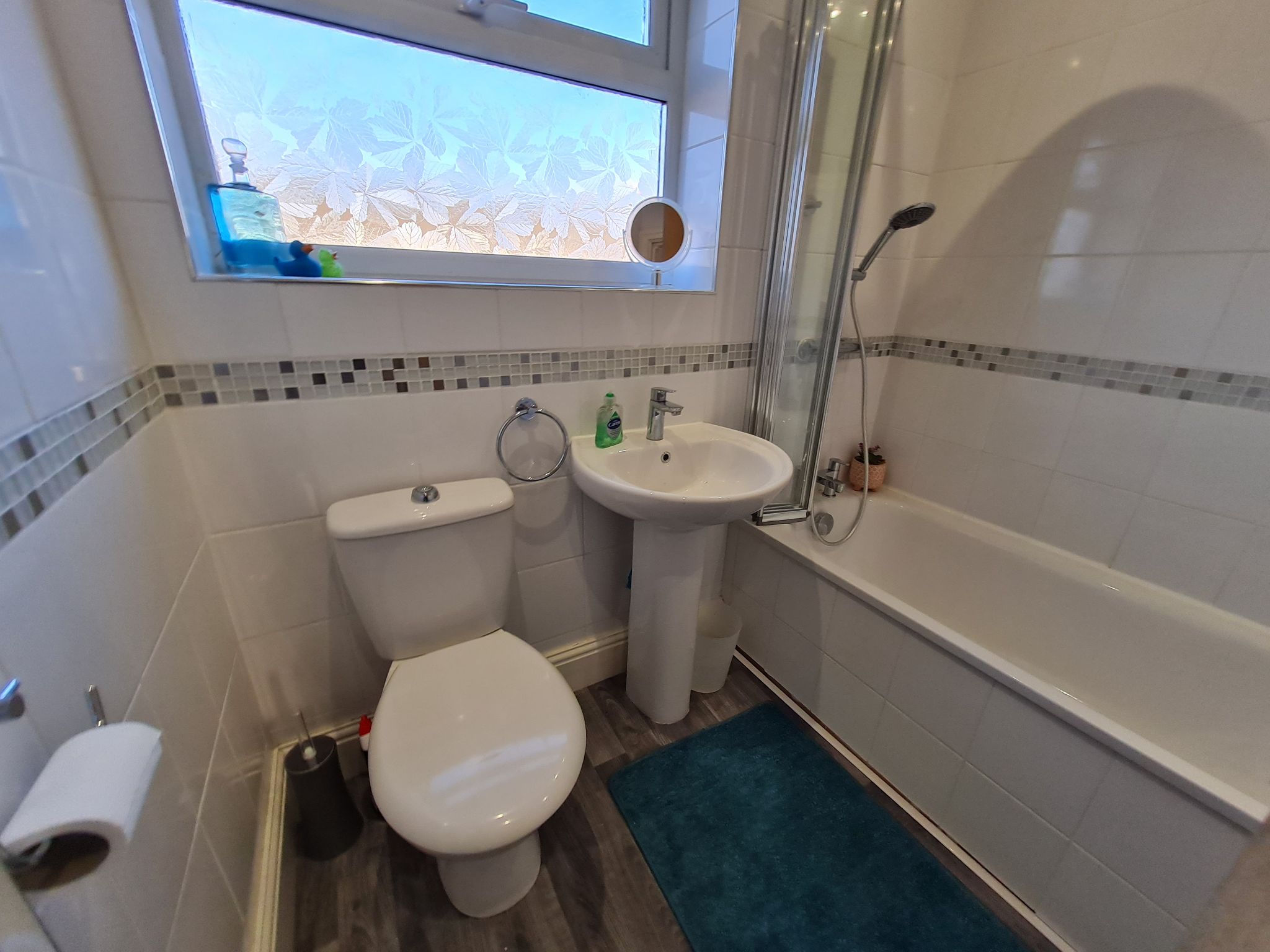 3 bedroom end terraced house Let in South Ribble - Family bathroom