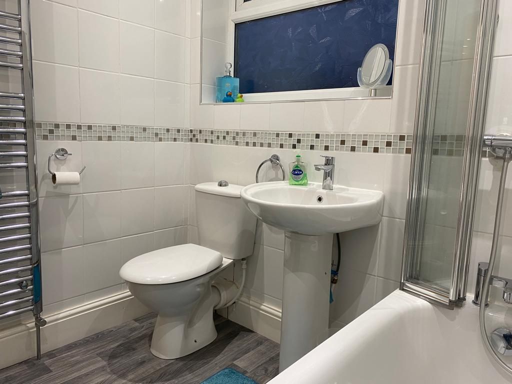 3 bedroom end terraced house Let in South Ribble - Bathroom
