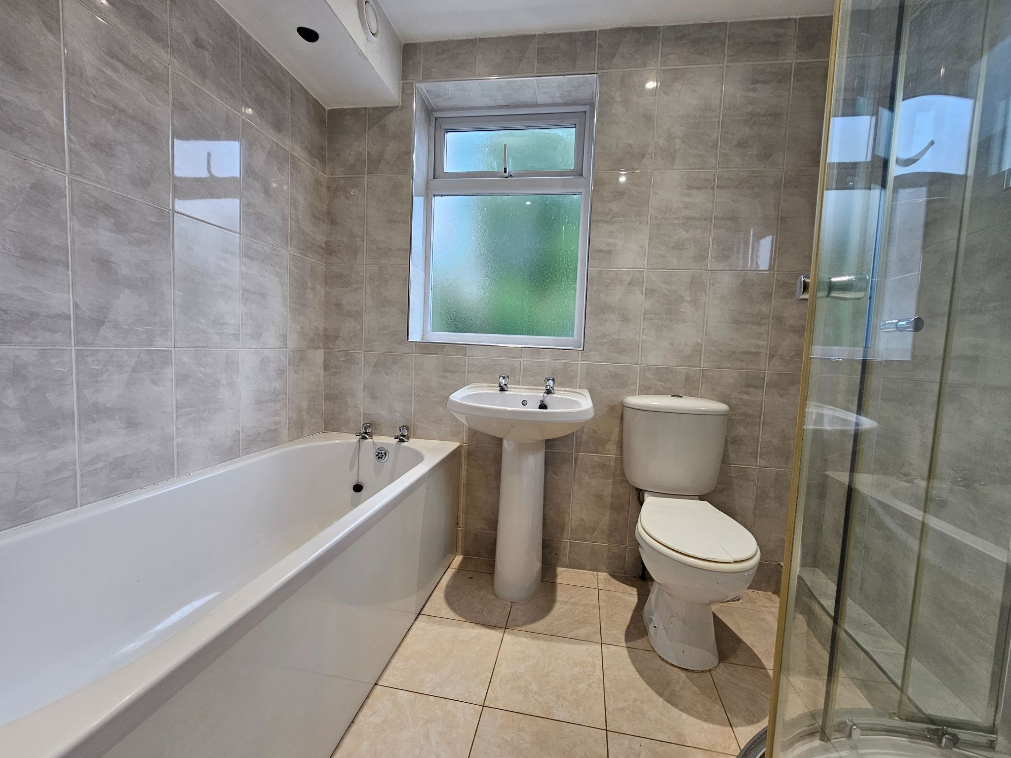 2 bedroom cottage house Let Agreed in Chorley - Down stairs bathroom