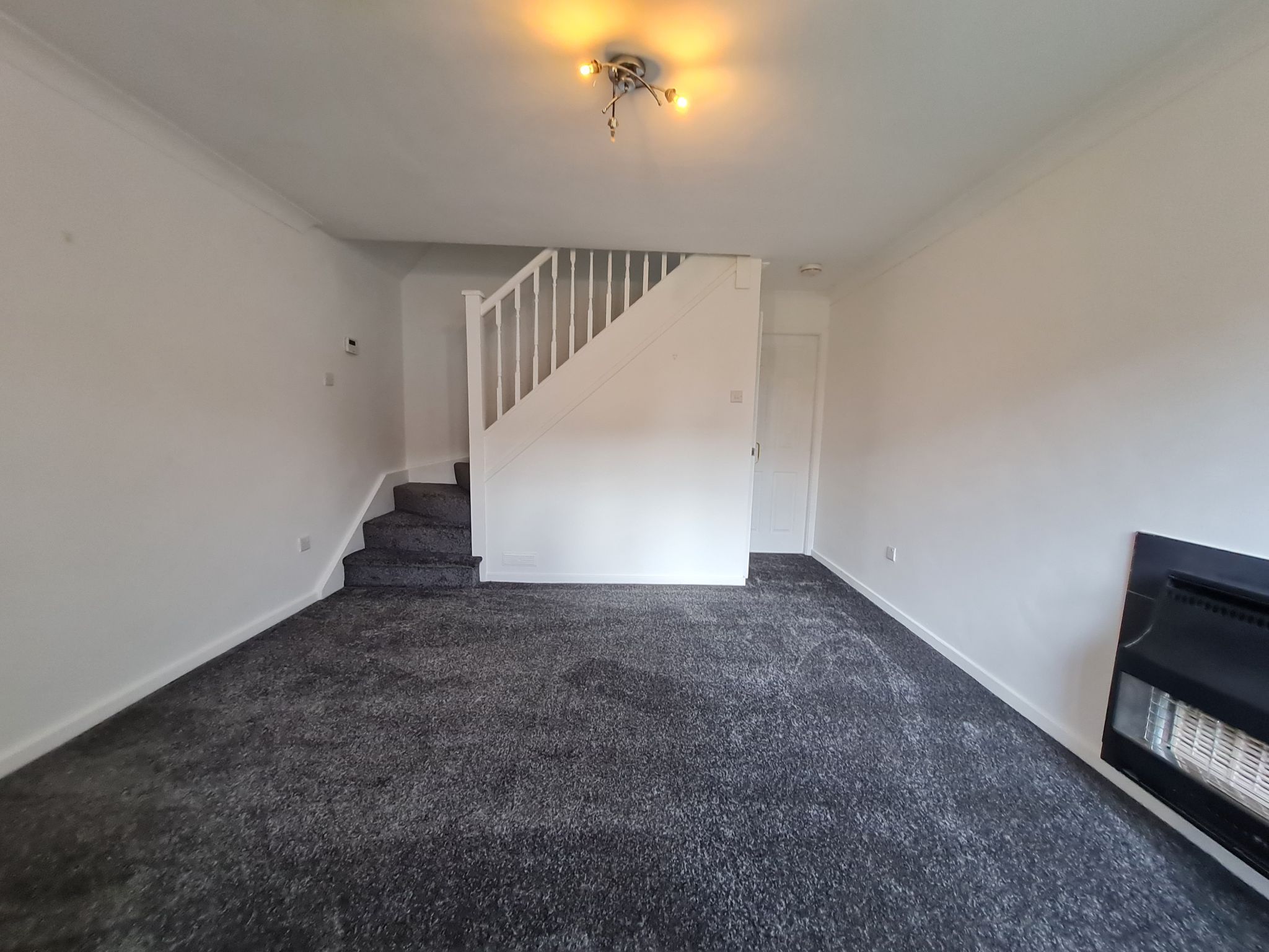 2 bedroom semi-detached house Let in Chorley - Lounge