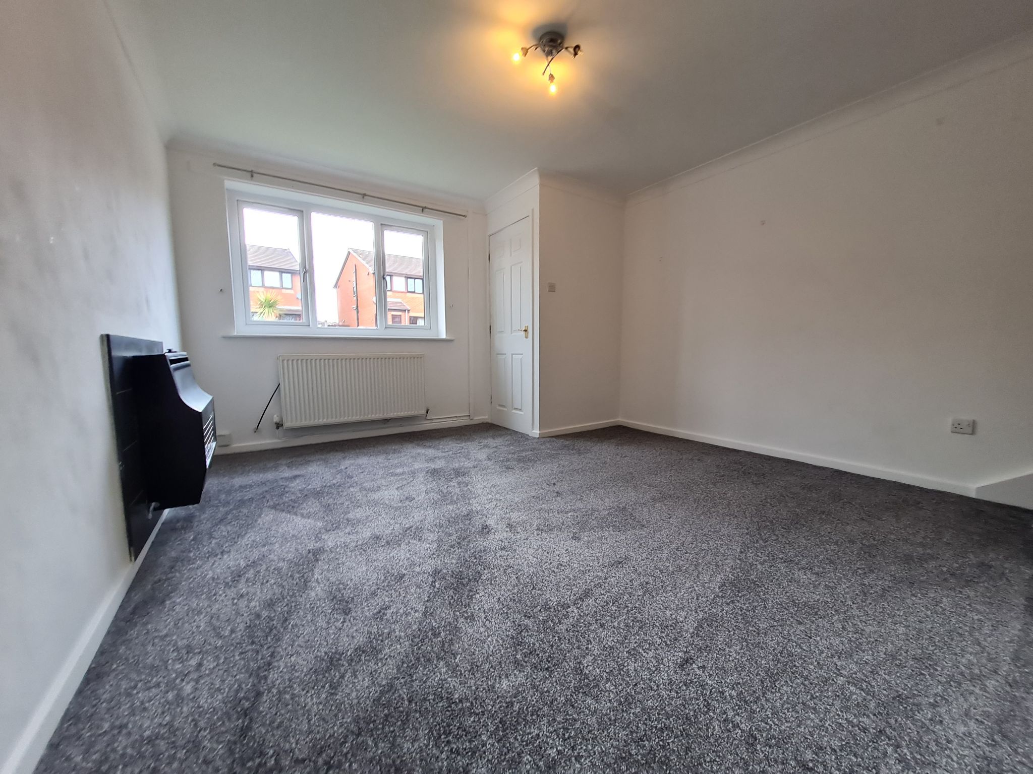 2 bedroom semi-detached house Let in Chorley - Lounge