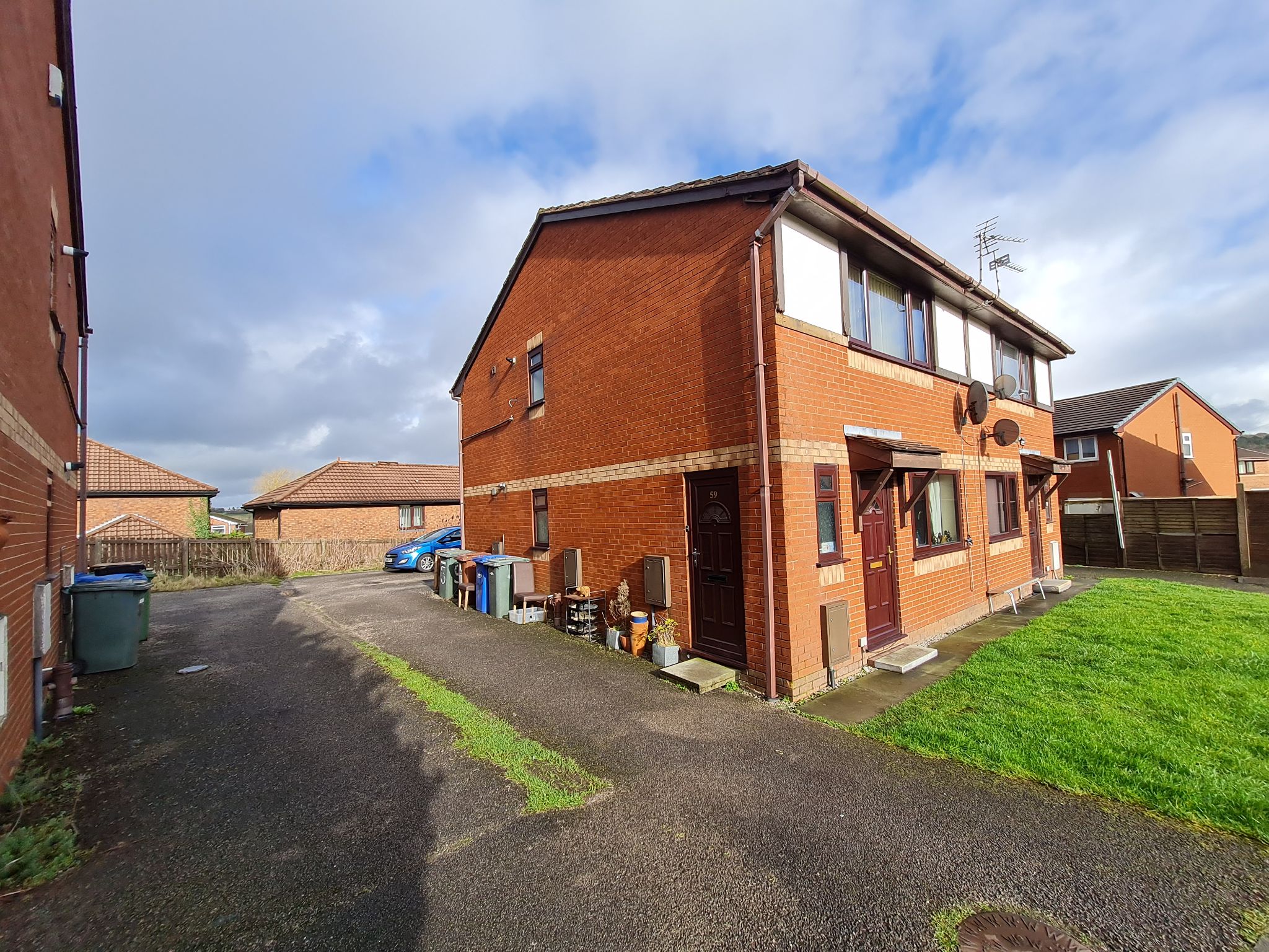 1 bedroom flat flat/apartment Let in Chorley - Photograph 2