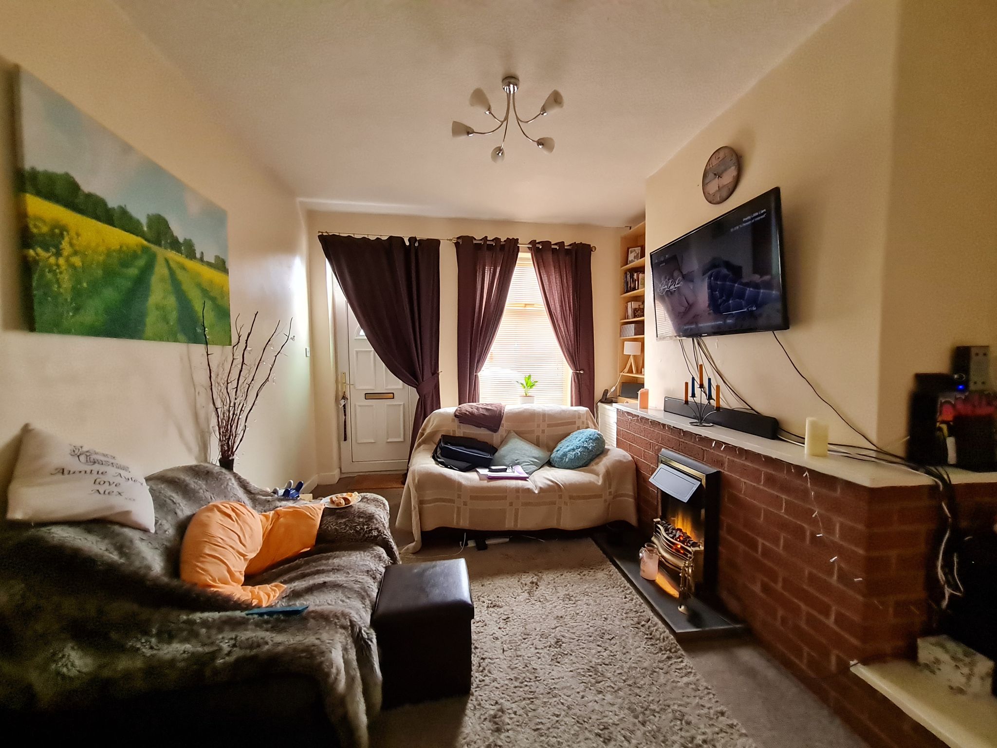 2 bedroom end terraced house Let in Chorley - Lounge