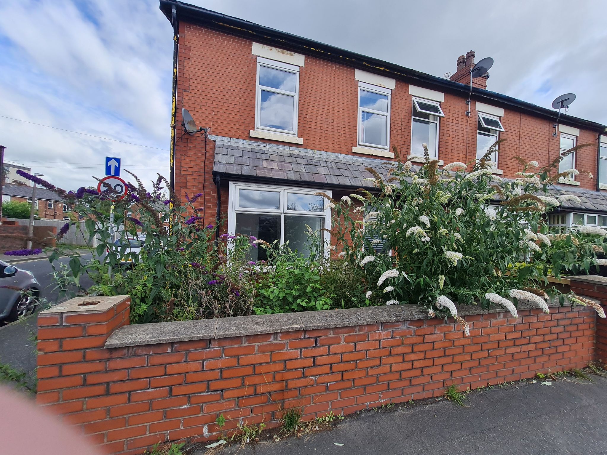 2 bedroom ground floor flat/apartment Let in Chorley - Front