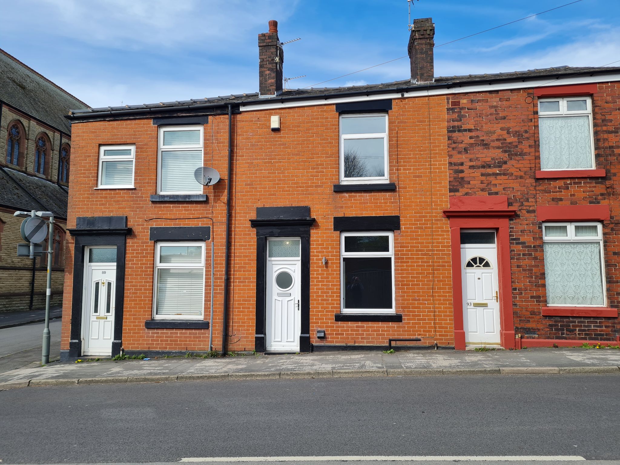 2 bedroom mid terraced house Let in Chorley - Property photograph