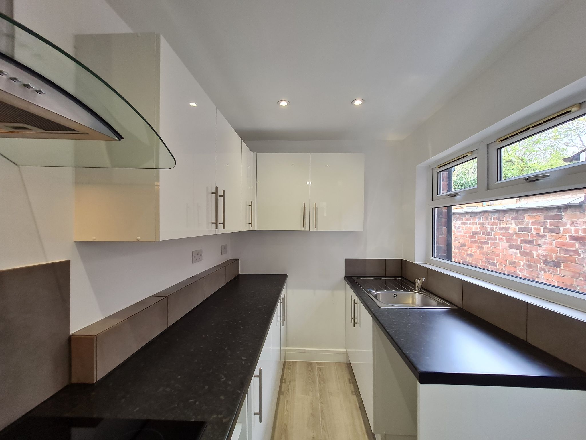 2 bedroom mid terraced house Let in Chorley - Property photograph