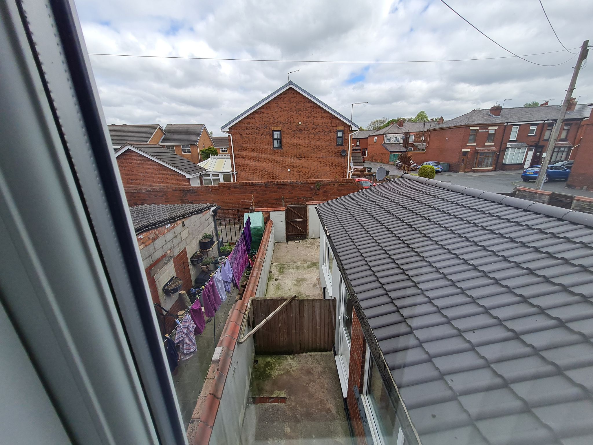 2 bedroom mid terraced house Let in Chorley - Rear yard