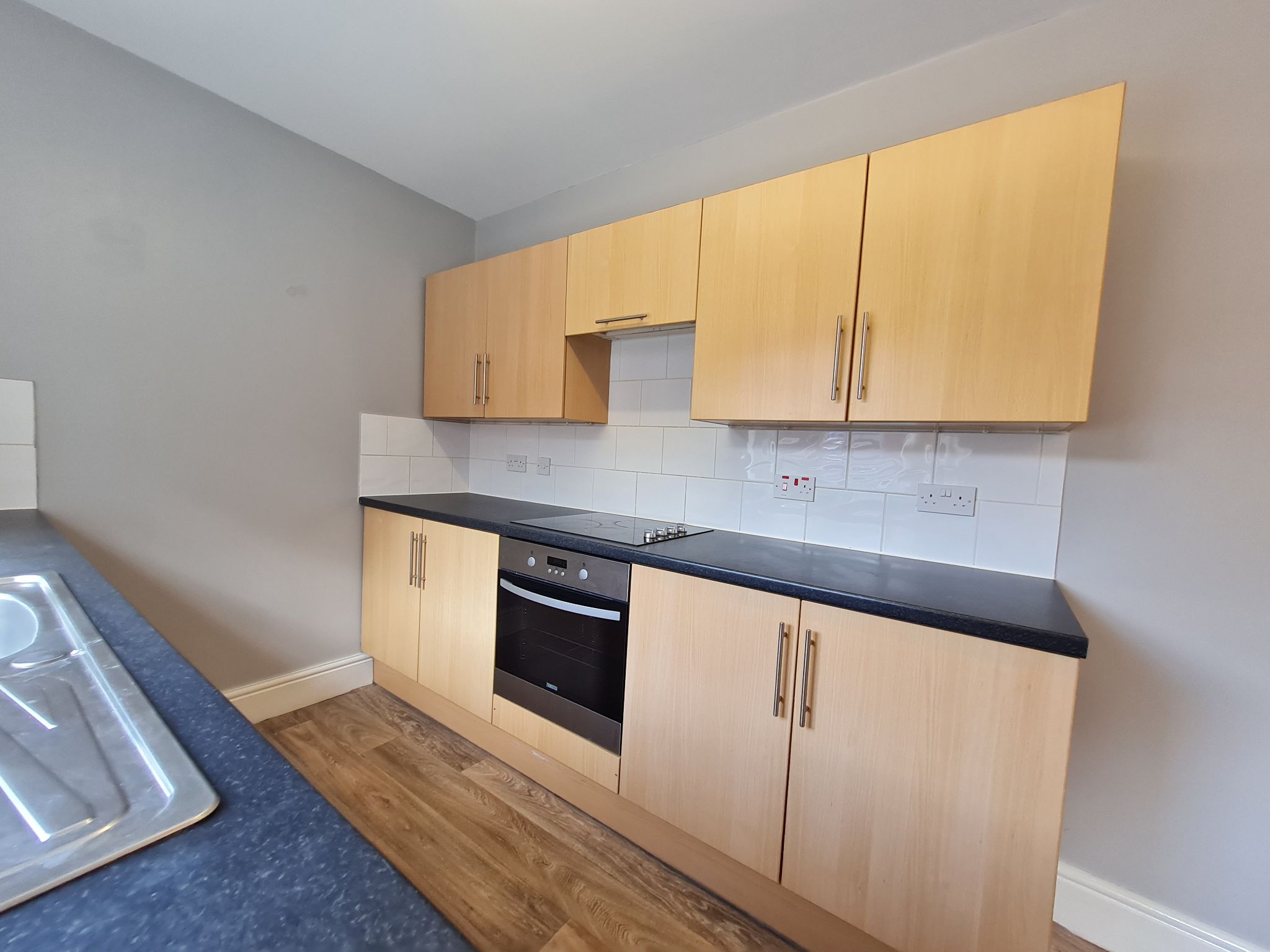 2 bedroom mid terraced house Let in Chorley - Kitchen