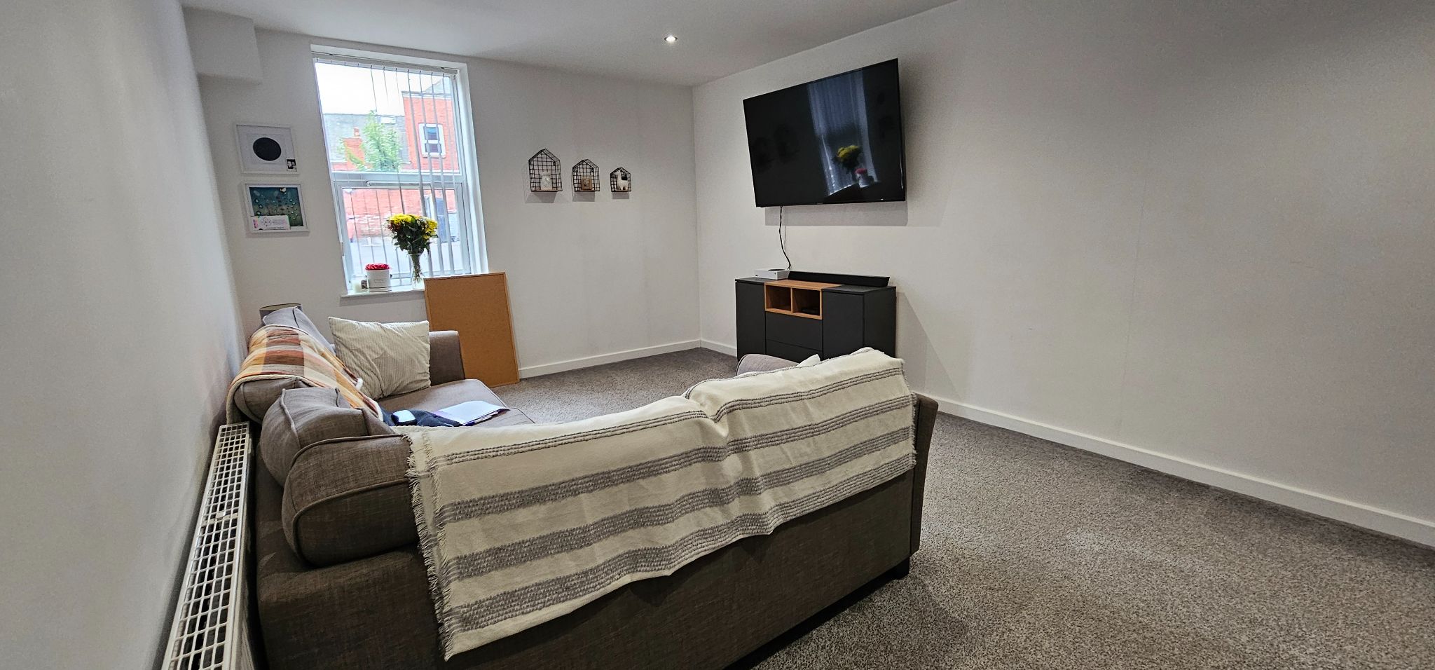 2 bedroom apartment flat/apartment To Let in Chorley - lounge