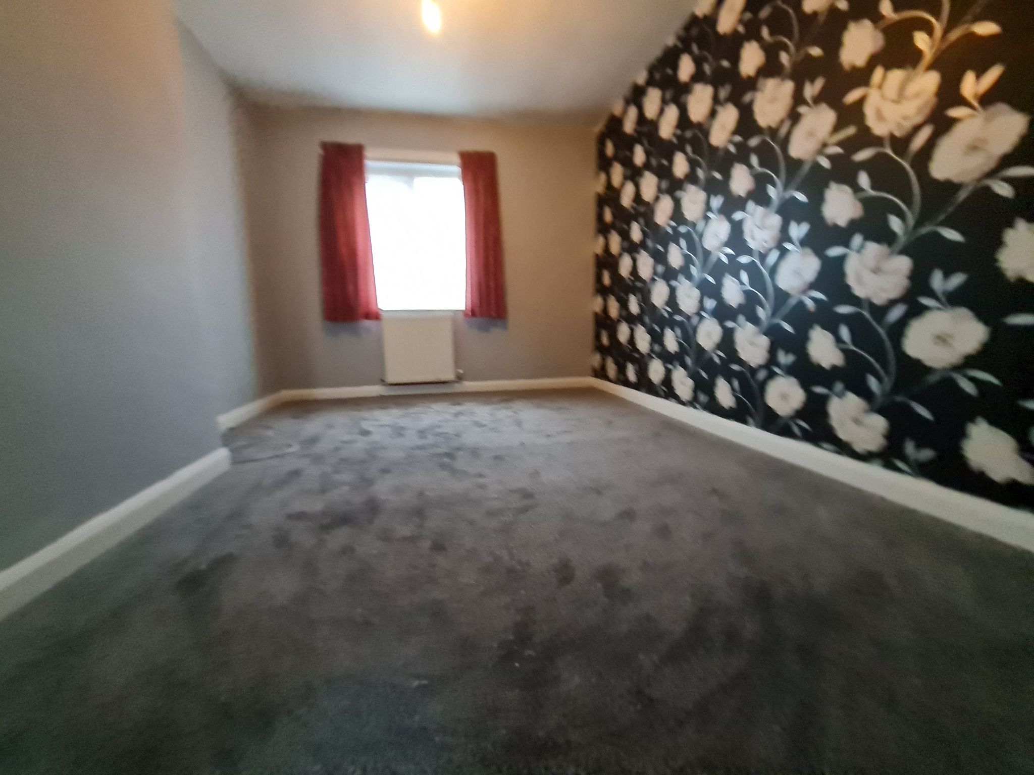 3 bedroom semi-detached house Let in Chorley - Second bedroom