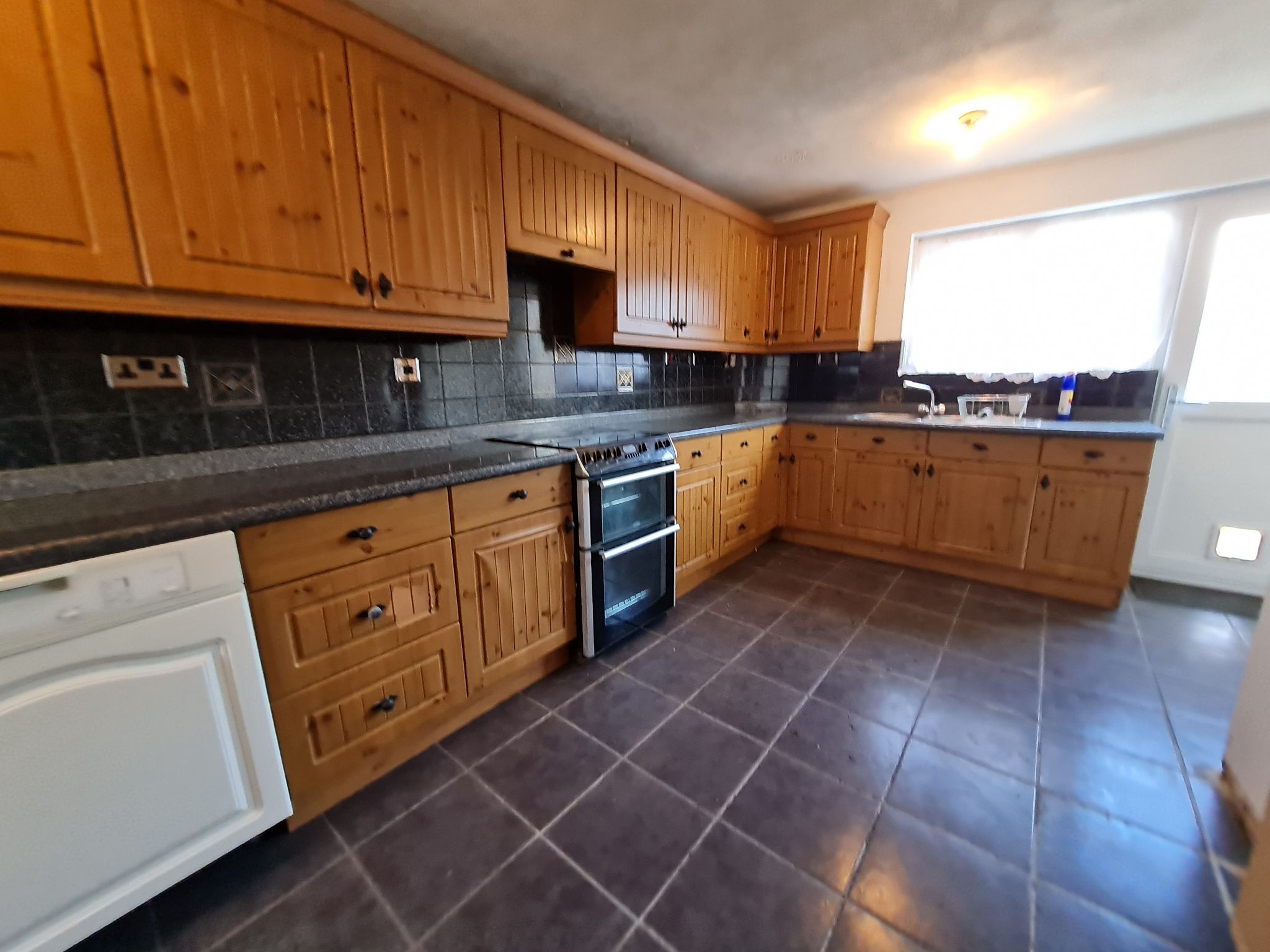 3 bedroom semi-detached house Let in Chorley - Kitchen