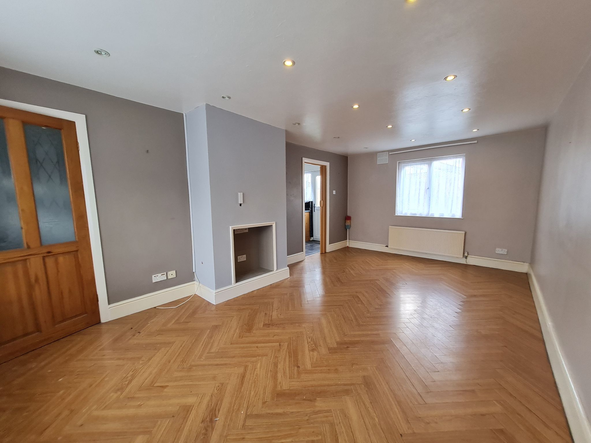 3 bedroom semi-detached house Let in Chorley - Lounge