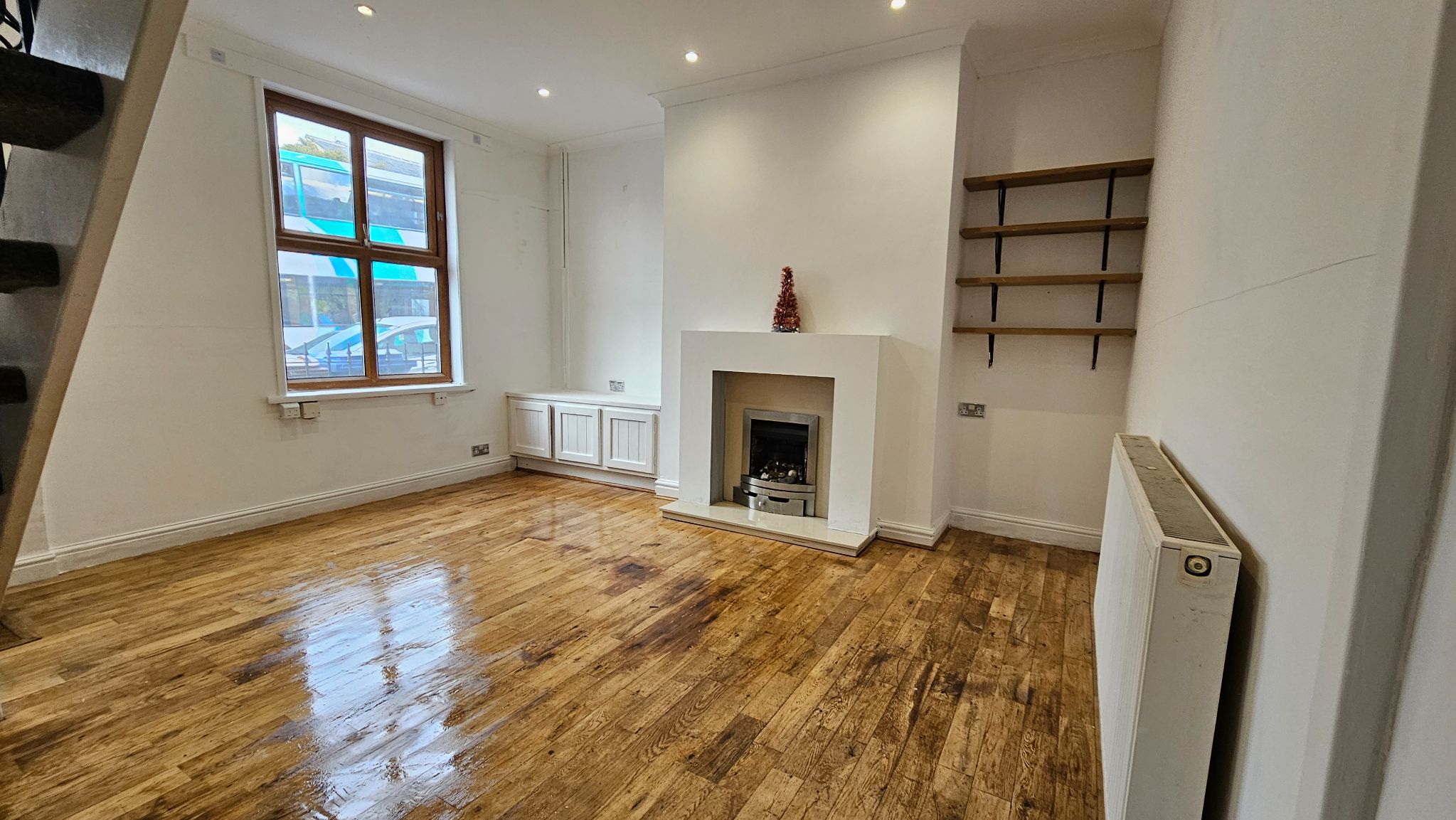 2 bedroom mid terraced house Let in Chorley - Property photograph