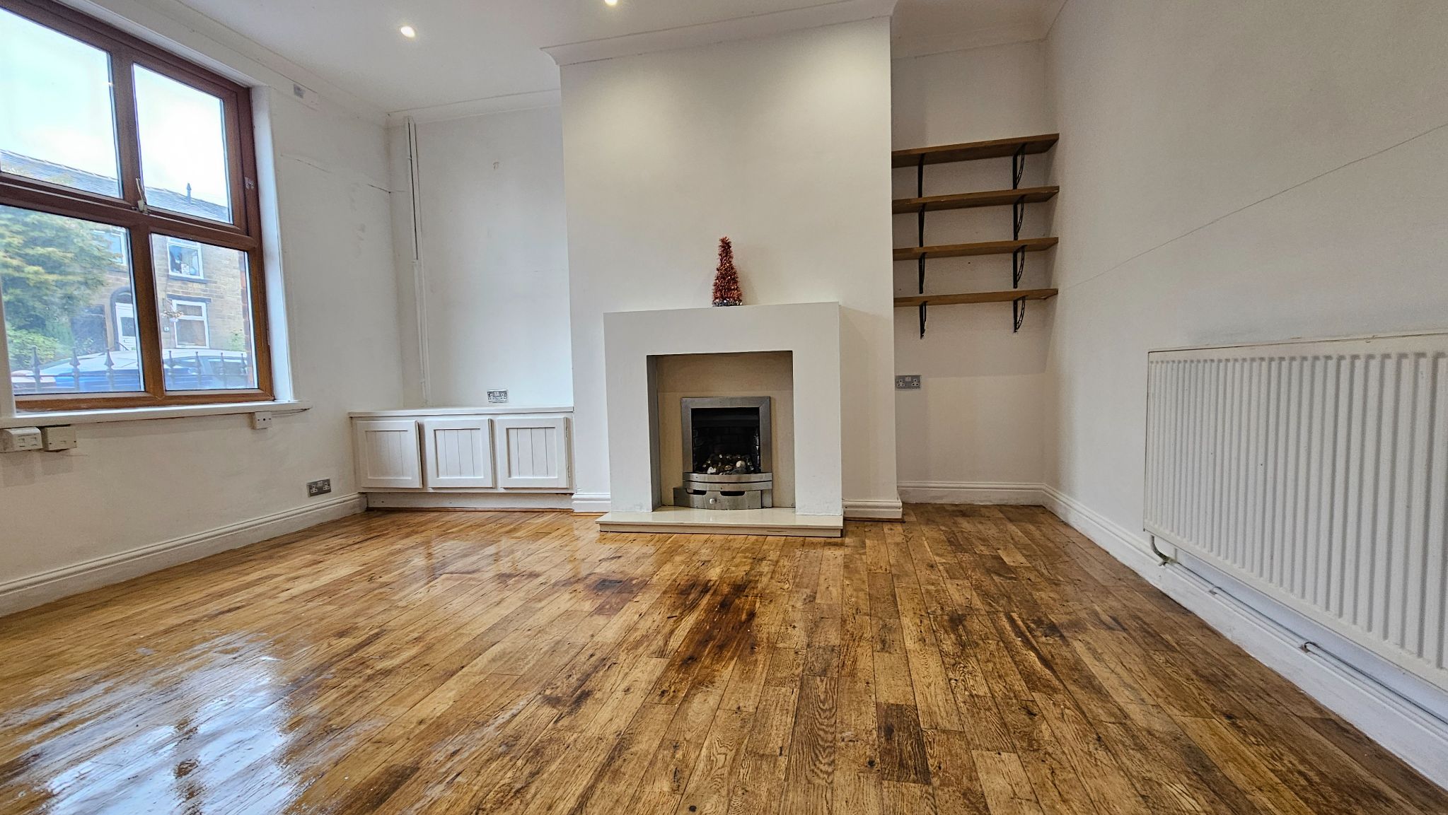 2 bedroom mid terraced house Let in Chorley - Property photograph