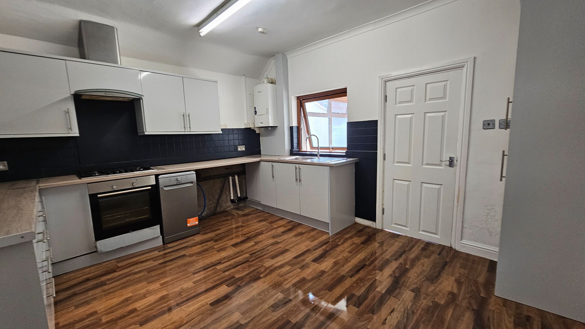 2 bedroom mid terraced house Let in Chorley - Kitchen