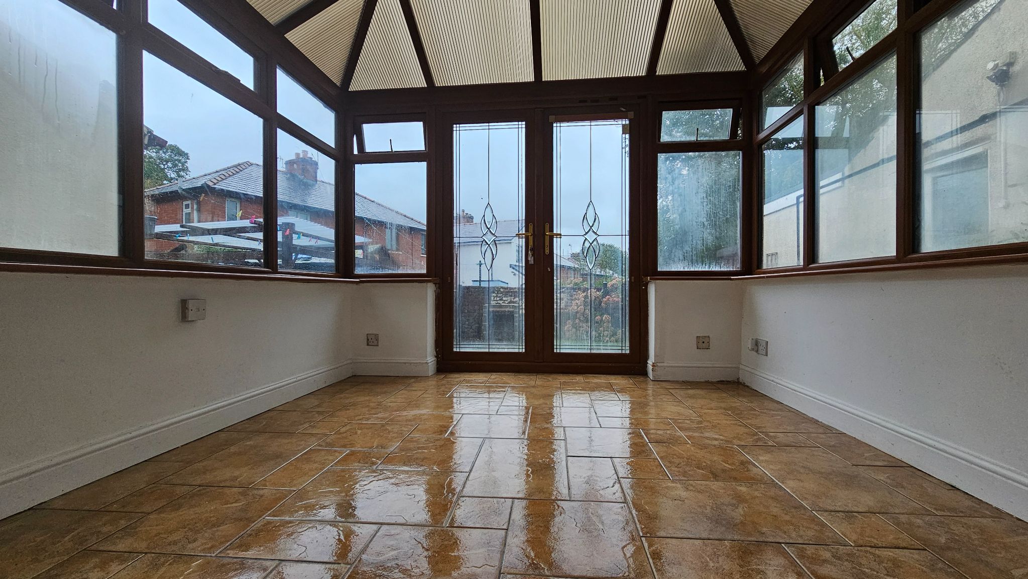 2 bedroom mid terraced house Let in Chorley - conservatory