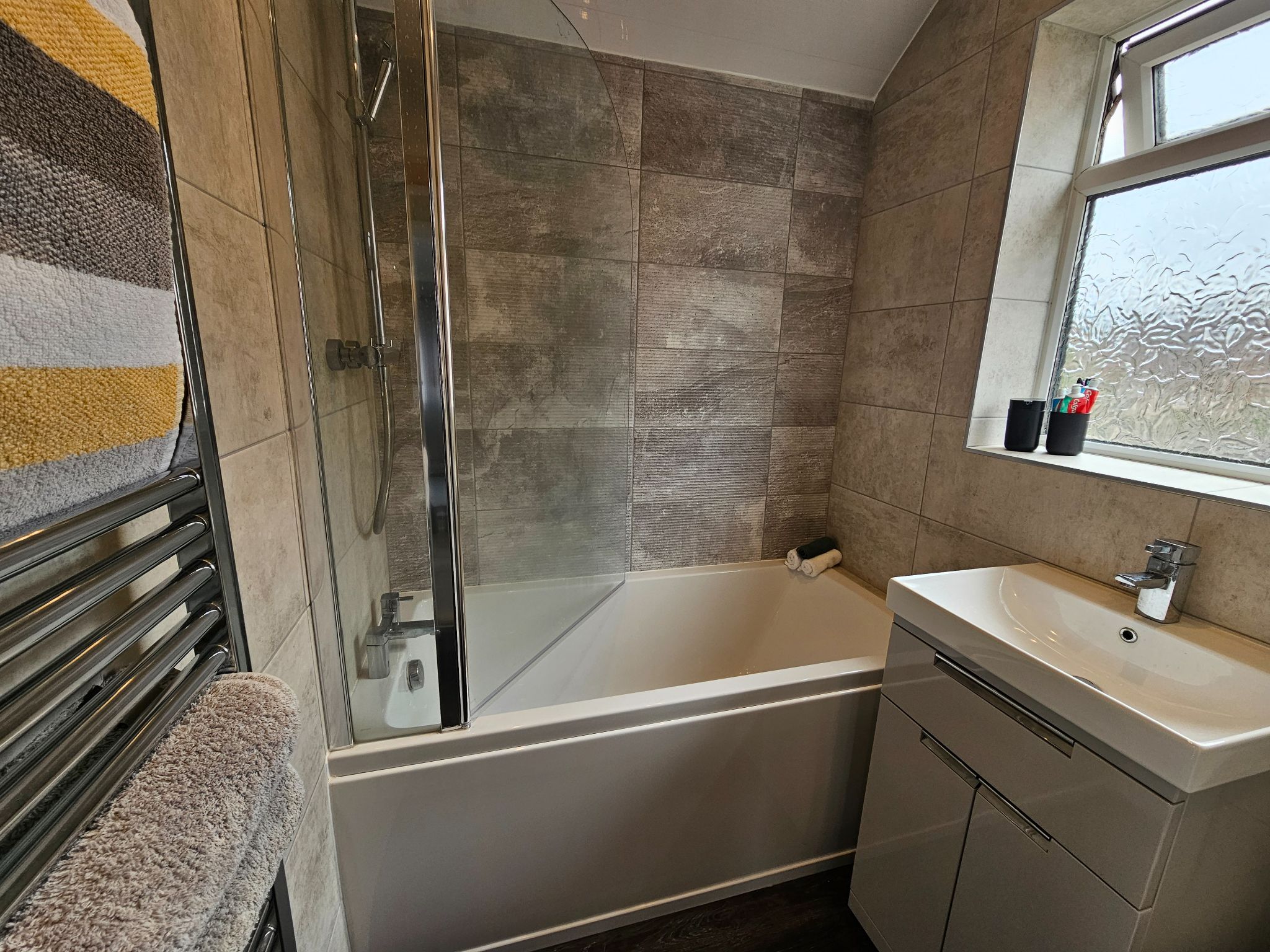 2 bedroom semi-detached house To Let in Preston - Family bathroom