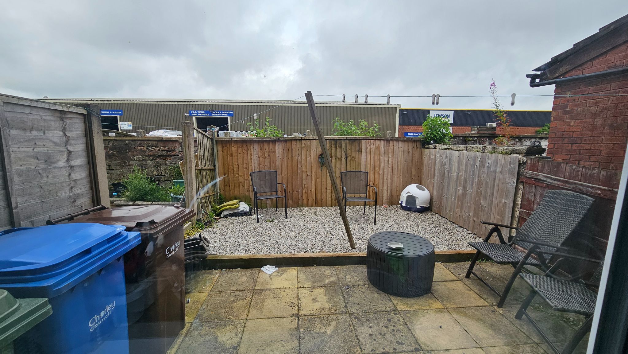 2 bedroom mid terraced house Let in Chorley - Property photograph