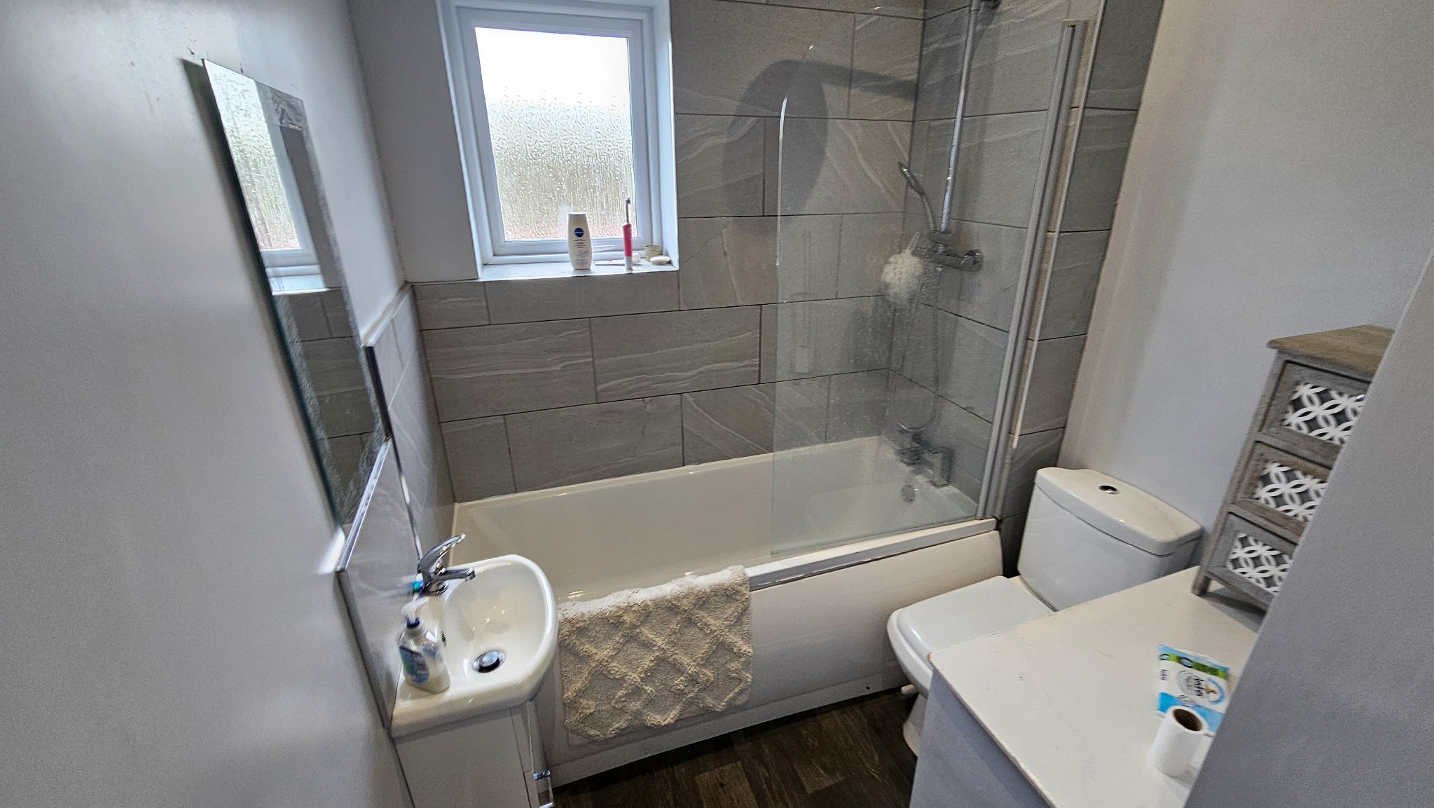 2 bedroom mid terraced house Let in Chorley - Photograph 4