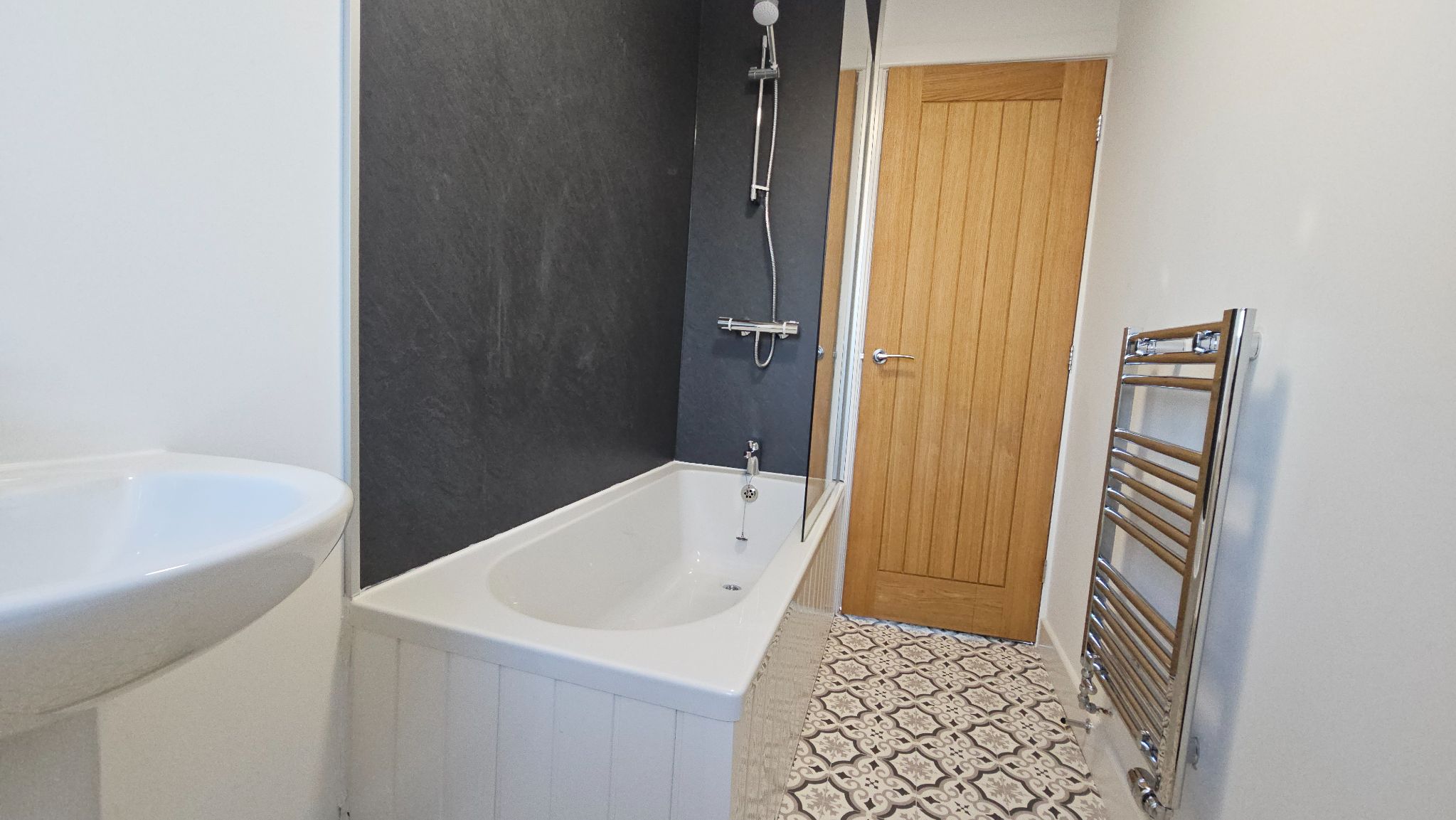 2 bedroom ground floor flat/apartment To Let in Wigan - Property photograph