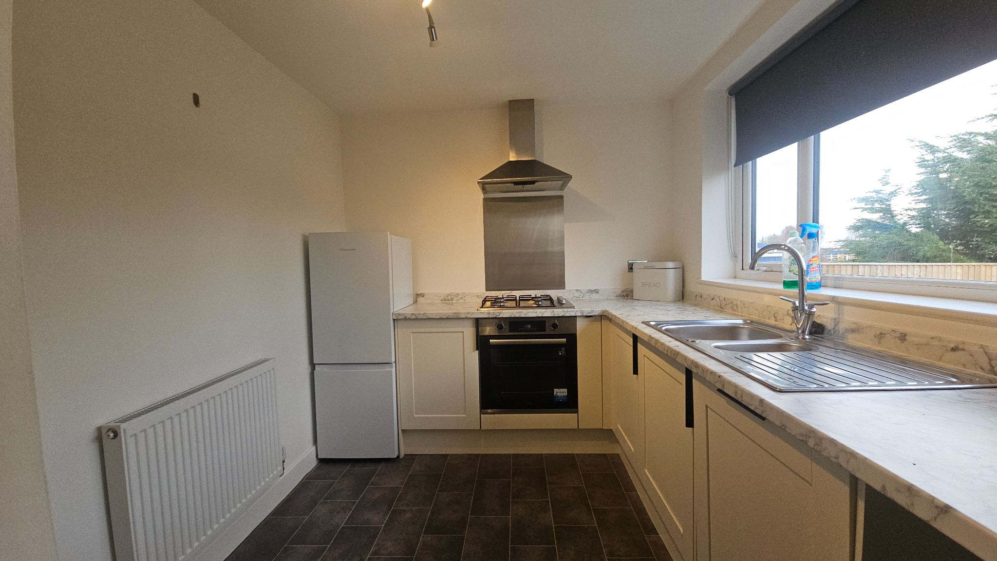 2 bedroom ground floor flat/apartment To Let in Wigan - kitchen